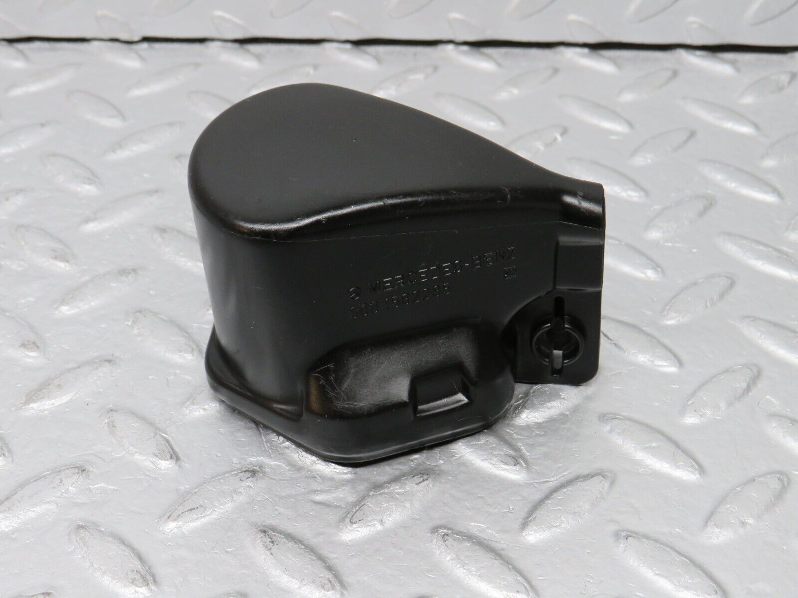 38861 Mercedes-Benz W201 190E 2.6L Ignition Coil Cover Cap 0001582285