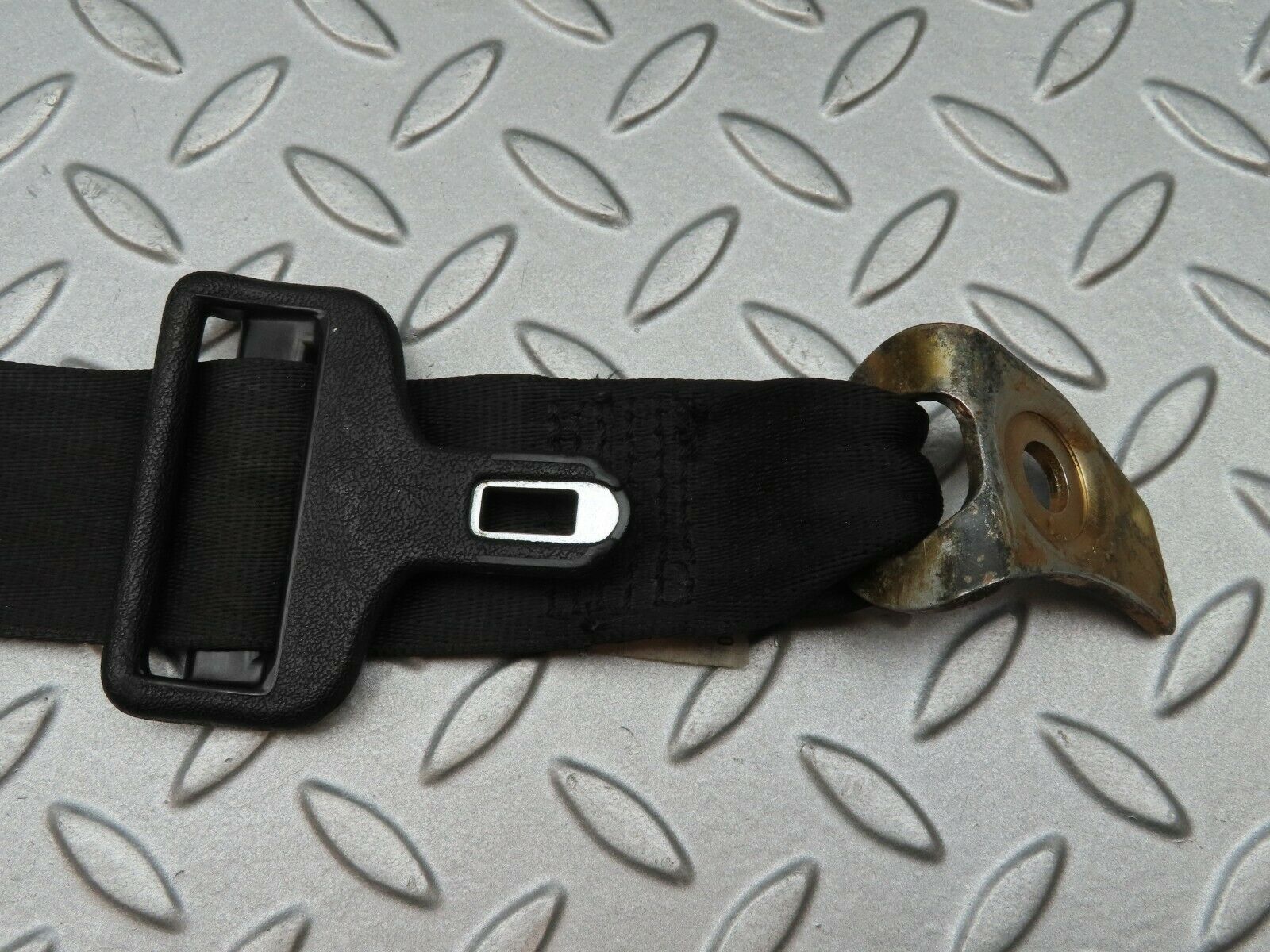 3904 Mercedes-Benz S123 200T Wagon Front Right Seat Belt 1238604286