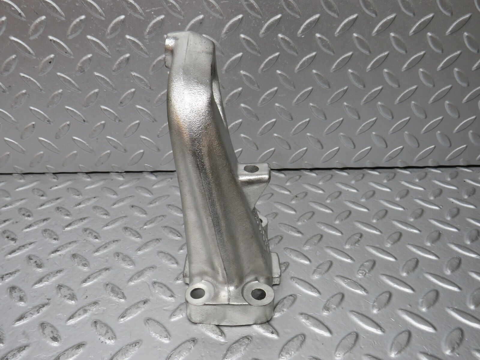 32888 Mercedes-Benz W123 300D Engine Mount Bracket Right Side 6152231404