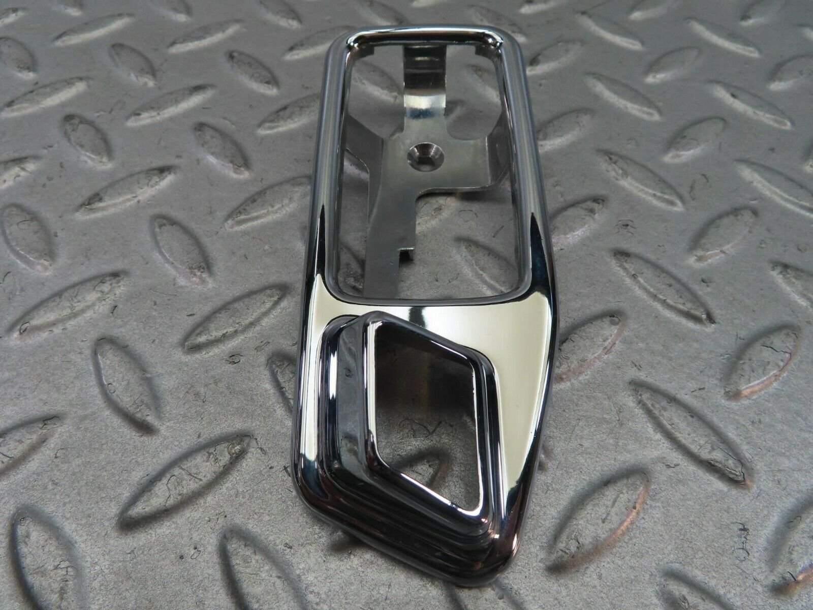 8720 Mercedes-Benz W116 Chrome Door Handle Surround Left 1167660111
