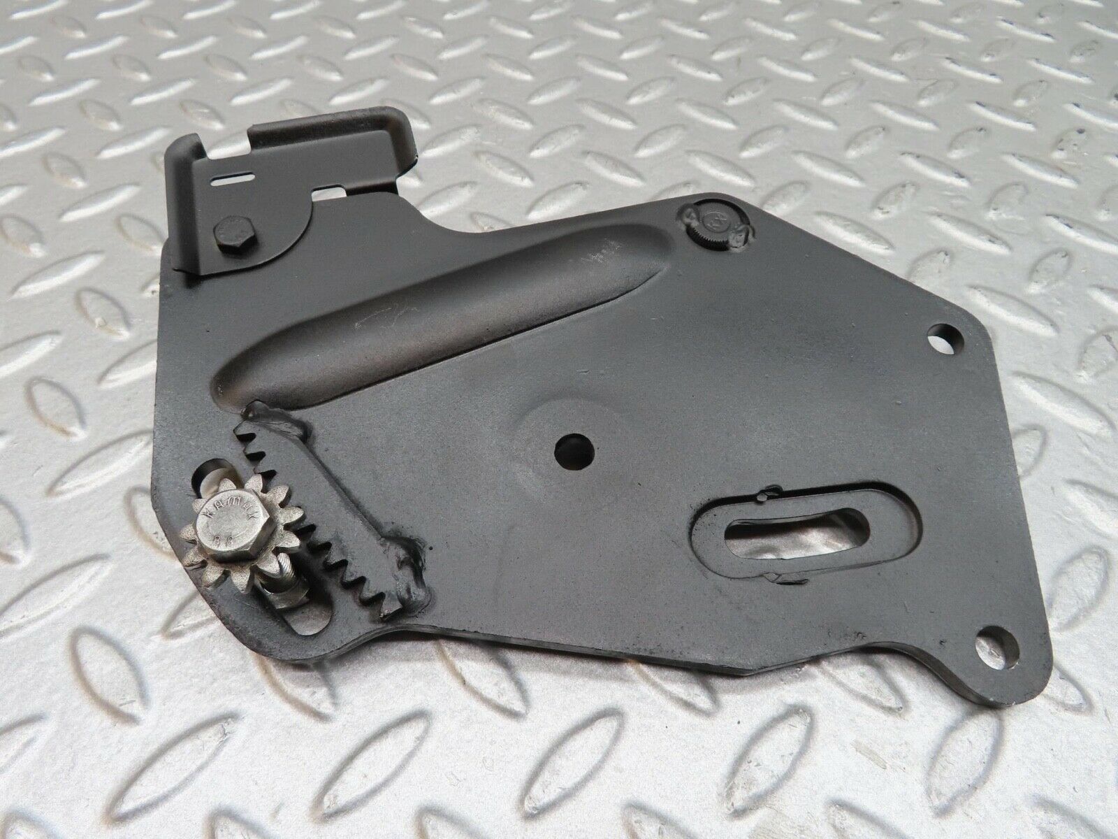 14435 Mercedes-Benz W116 350SE Power Steering Pump Bracket