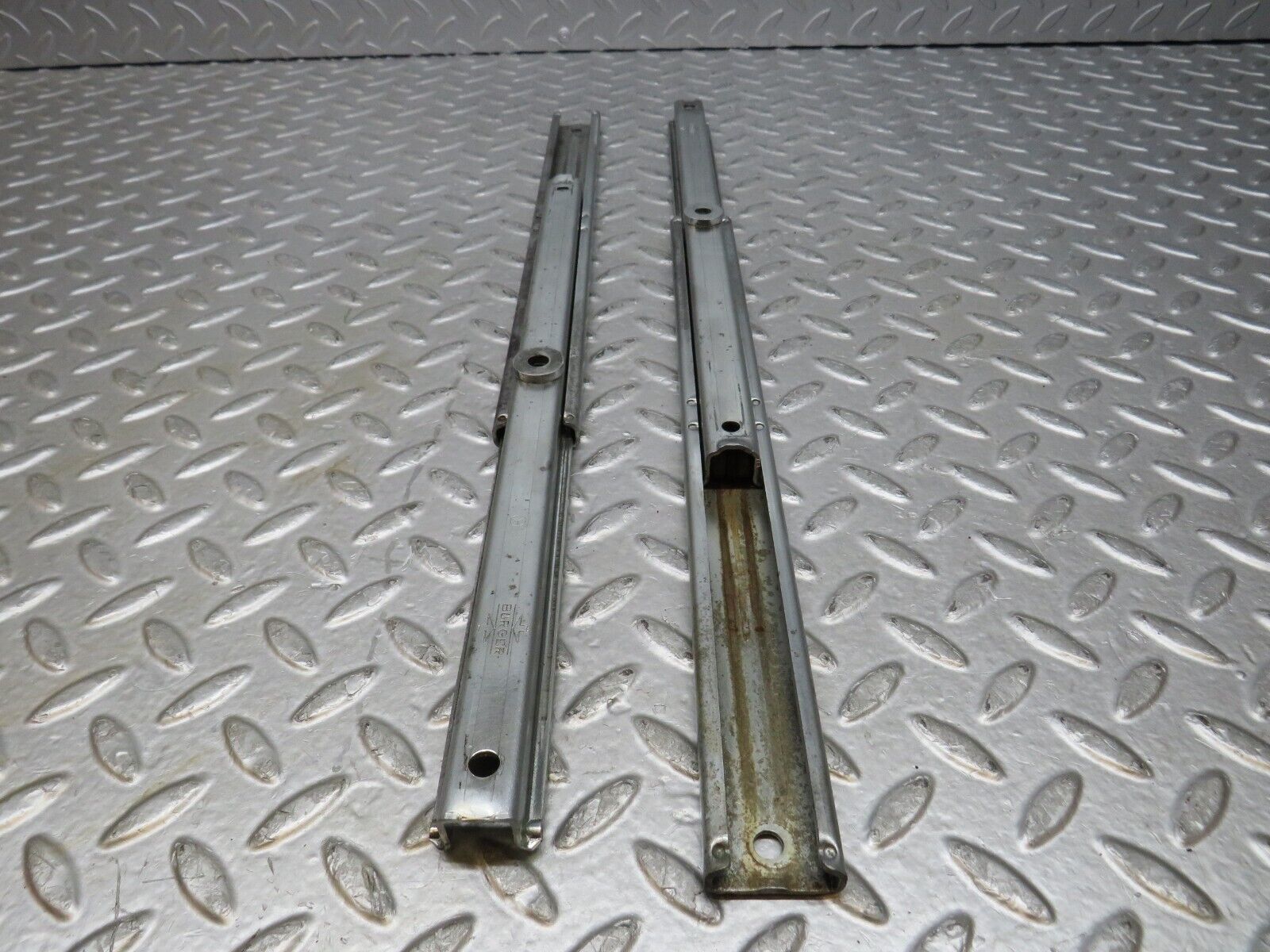 37085 Mercedes-Benz C126 420SEC Coupe Front Left Seat Rail Pair