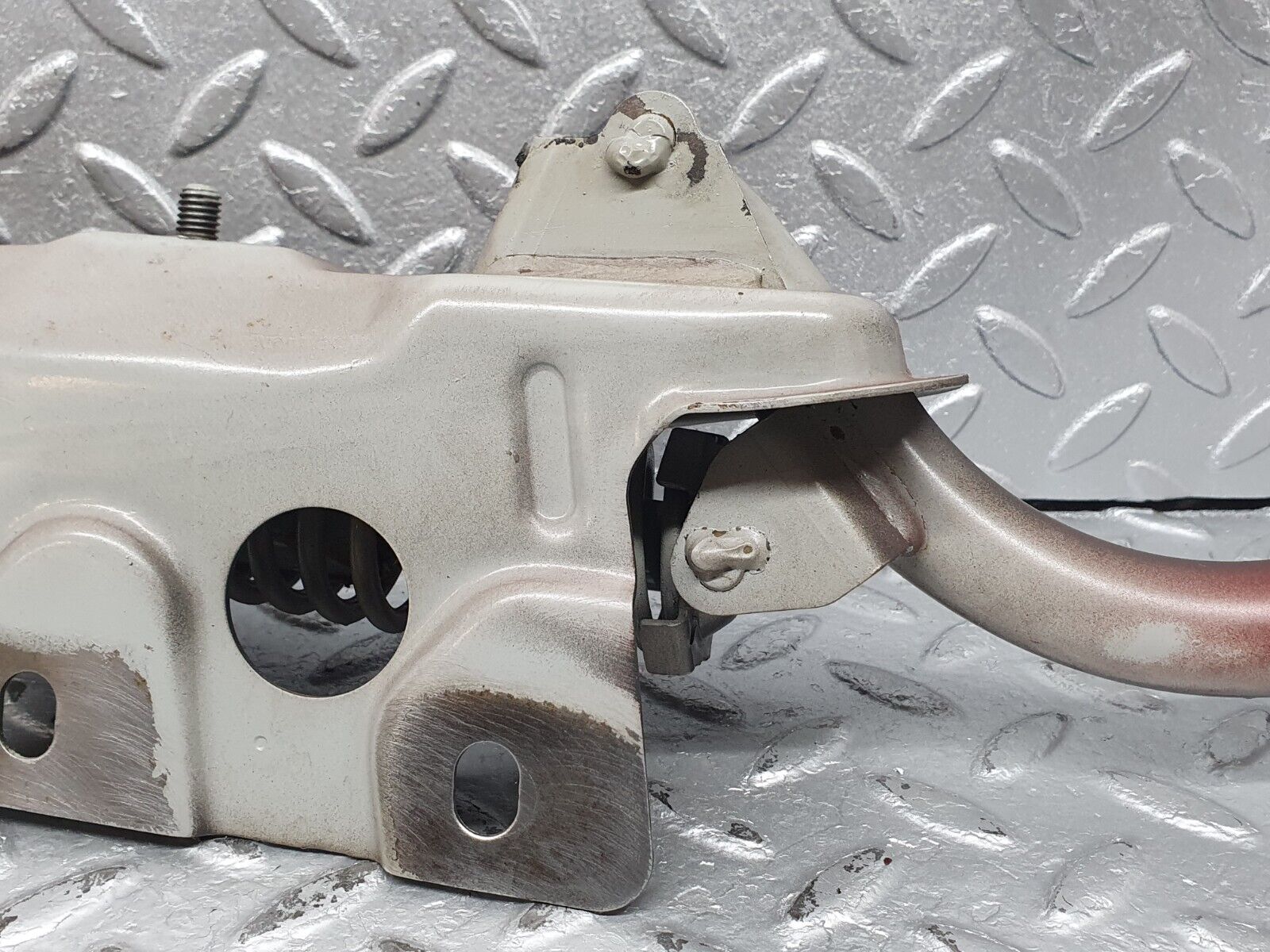 41191 Mercedes-Benz W126 300SE Trunk Hinge Left Side