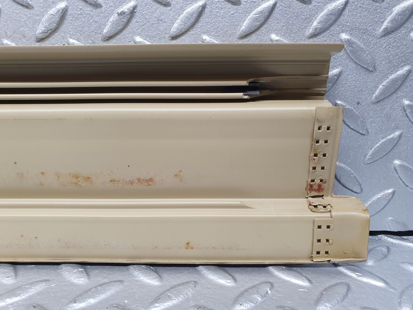 40943 Mercedes-Benz W126 300SE Front Right Door Sill Trim Beige