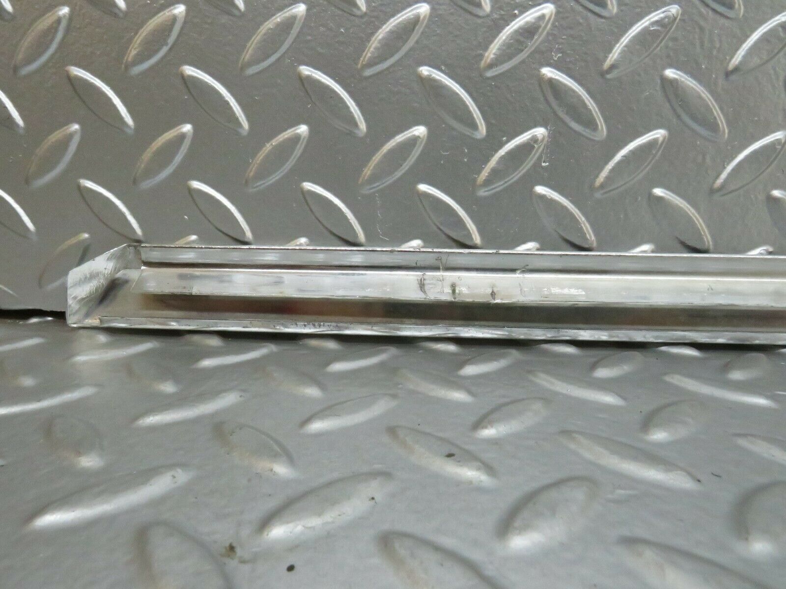 23739 Mercedes-Benz C107 450SLC Coupe Right Door Chrome Trim