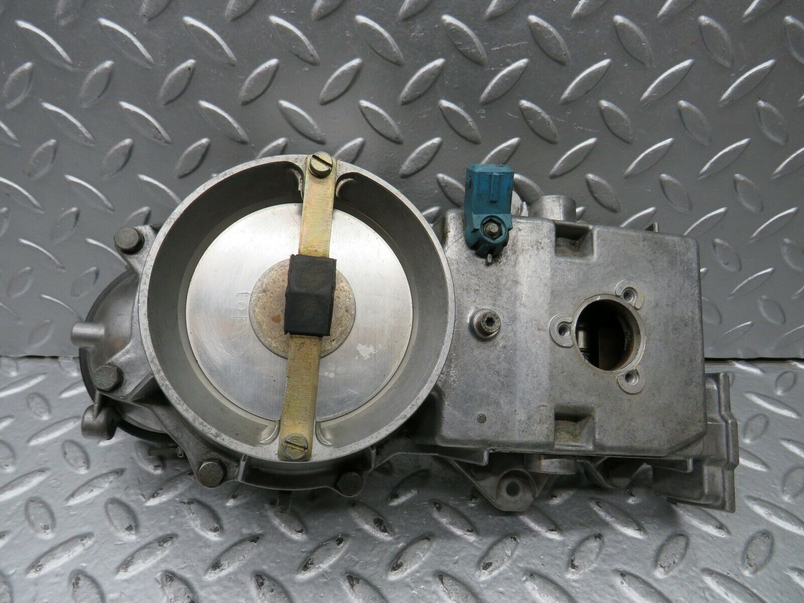 21824 Mercedes-Benz W123 Air Flow Mass Meter Sensor Bosch 1101410590