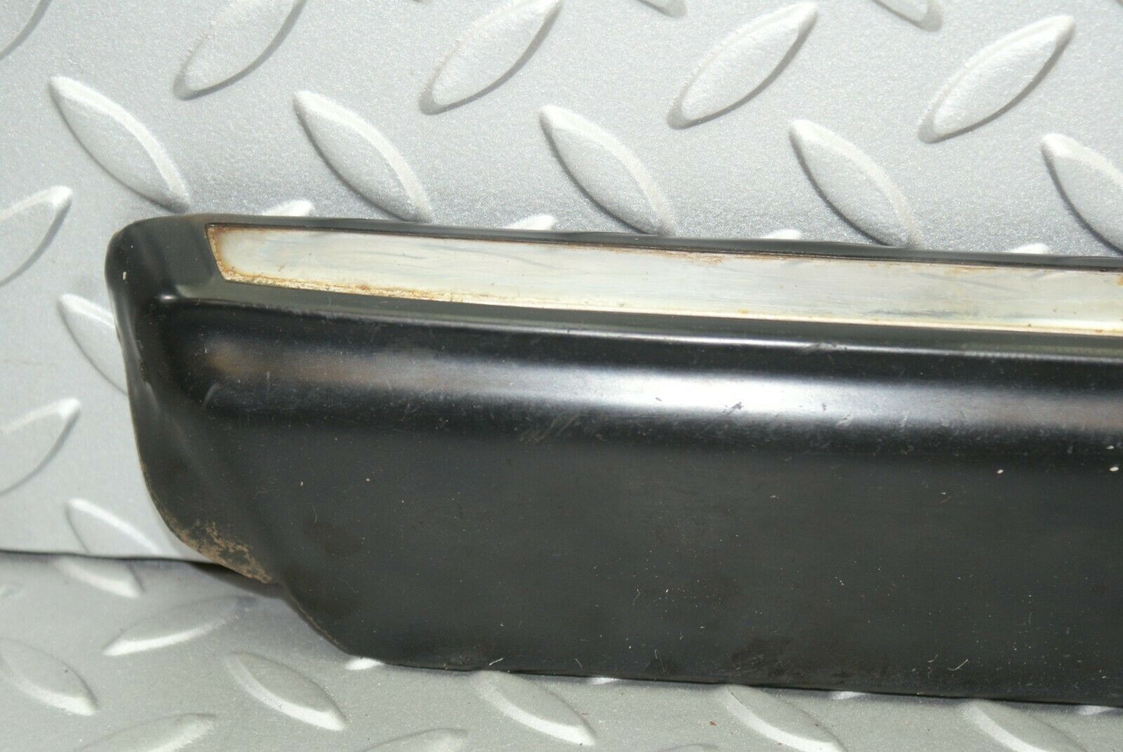 2834 Mercedes-Benz C123 280CE Coupe Front Left Fender Wing Lower Trim