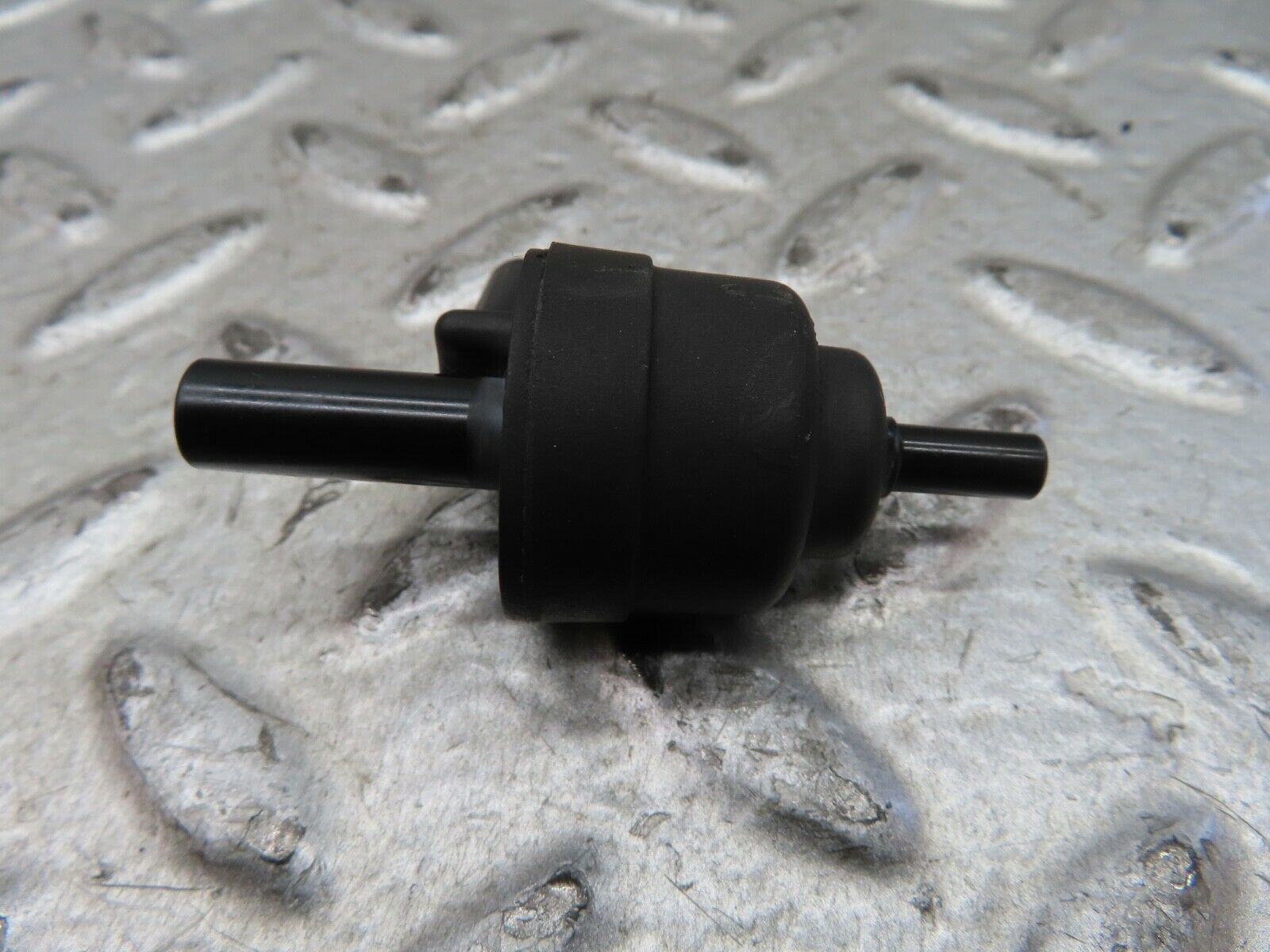 19752 Mercedes-Benz C140 CL420 Coupe Engine Crankcase Vent Valve 1074700893