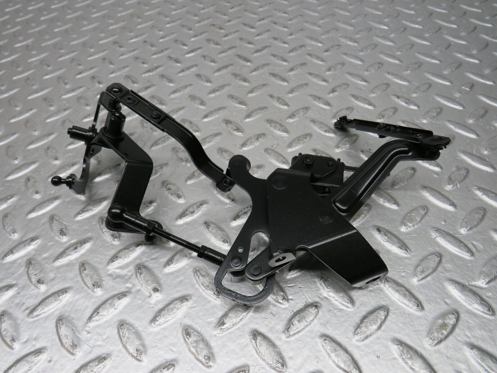 31993 Mercedes-Benz W123 230E Throttle Linkage