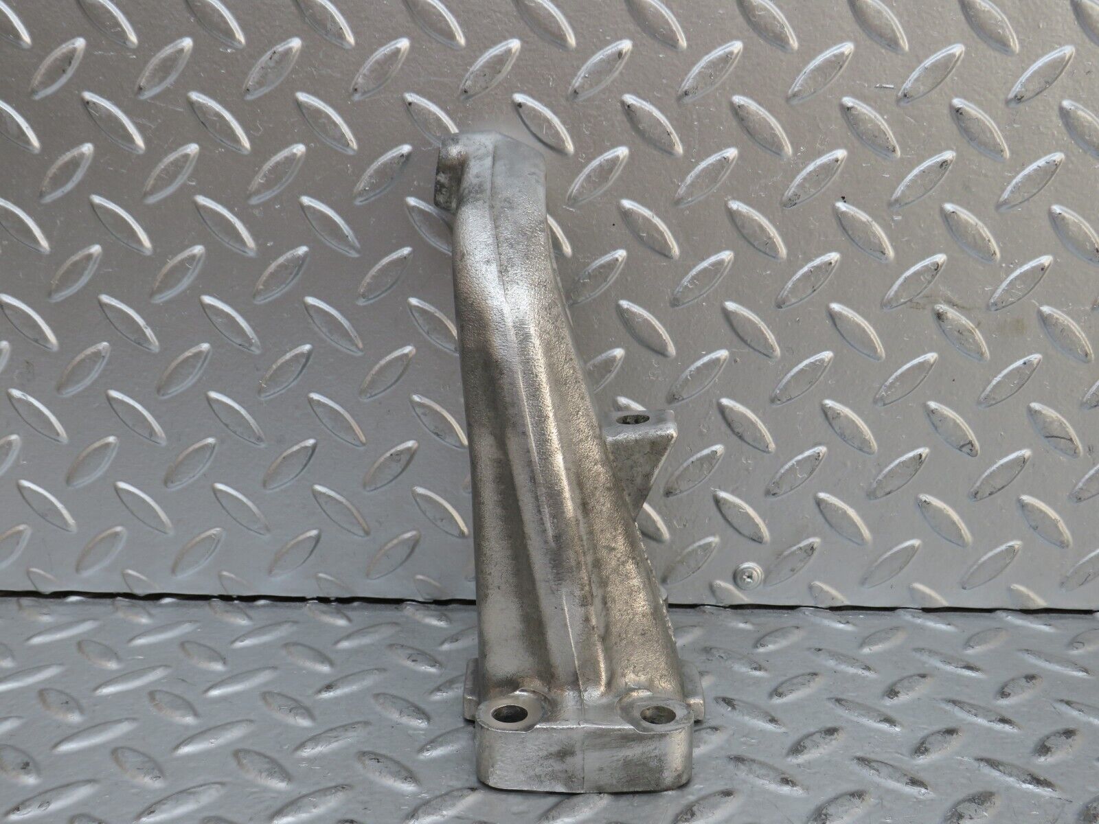 28422 Mercedes-Benz S123 240D Wagon Engine Mount Bracket Right Side 6152231404