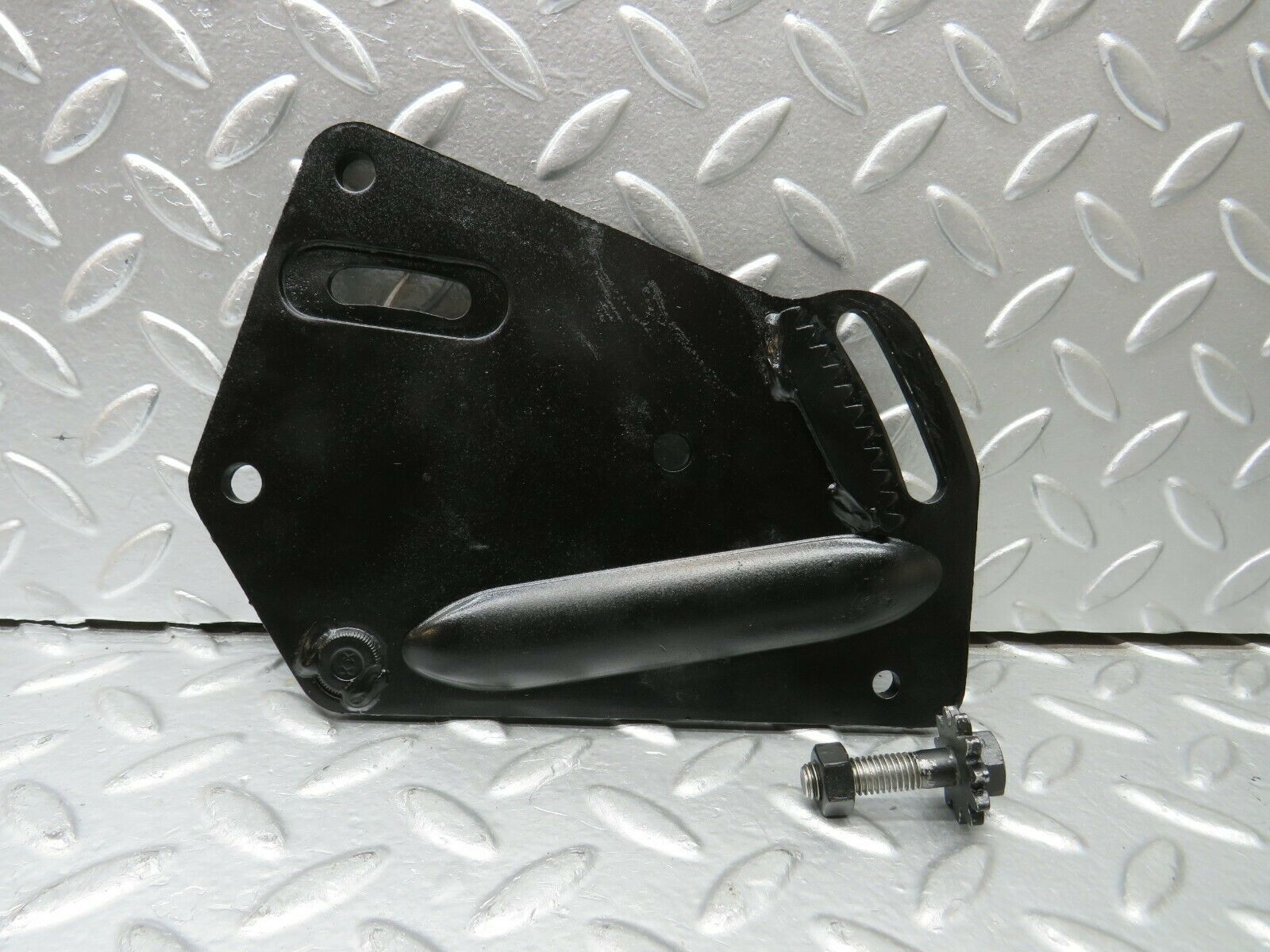 22874 Mercedes-Benz C107 450SLC Coupe Power Steering Pump Bracket