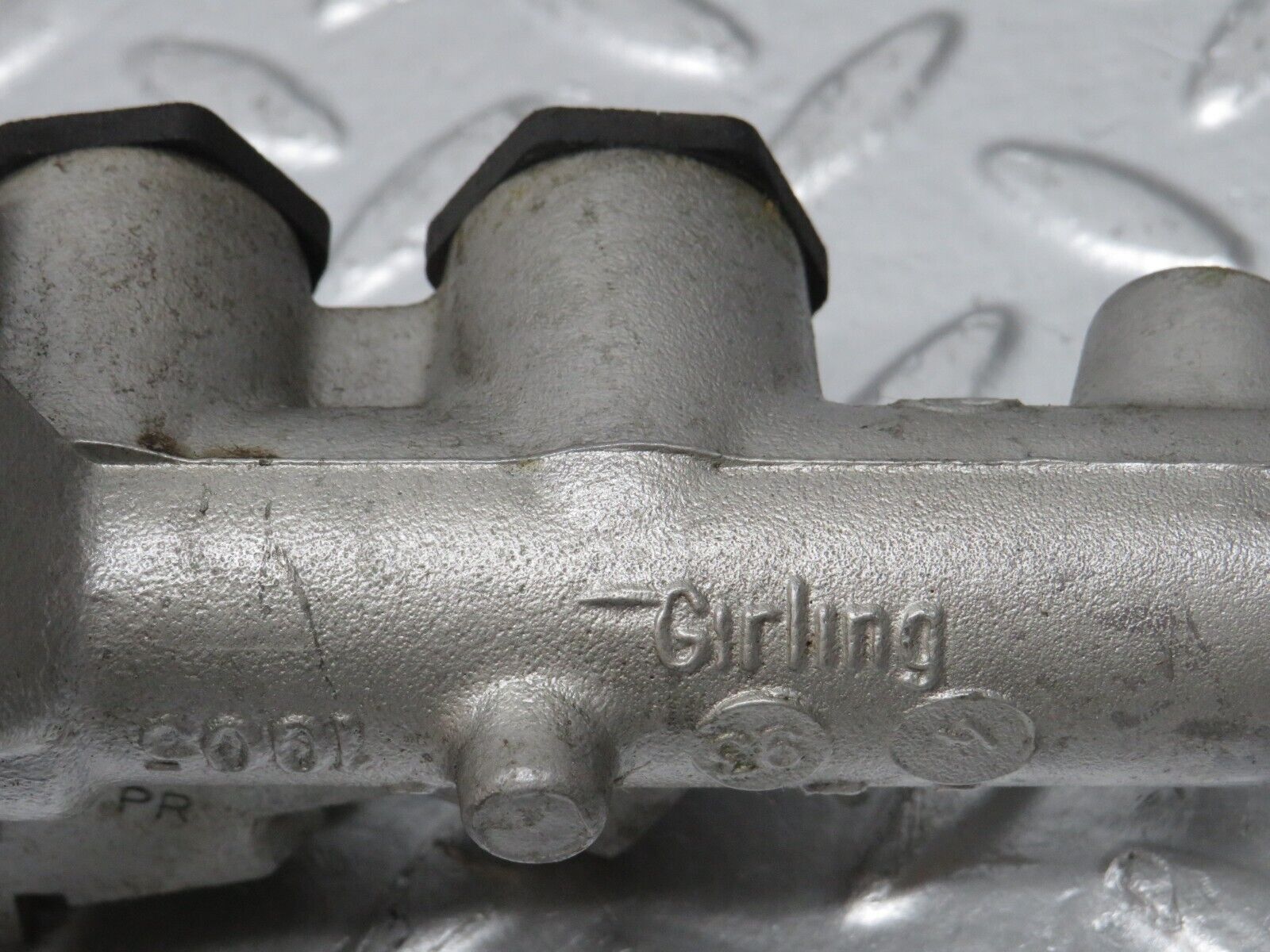 31240 Mercedes-Benz S124 220TE Wagon Brake Master Cylinder Girling