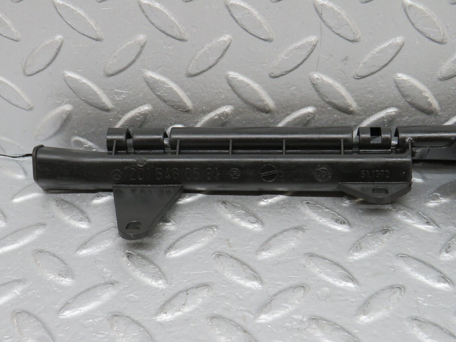 36567 Mercedes-Benz W201 190E 2.0L Starter Motor Wire Cover Bracket 2015460581