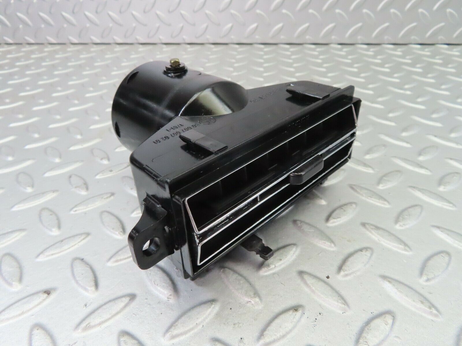 7461 Mercedes-Benz W116 450SE Dashboard Air Vent Grill Right Side 1168310130