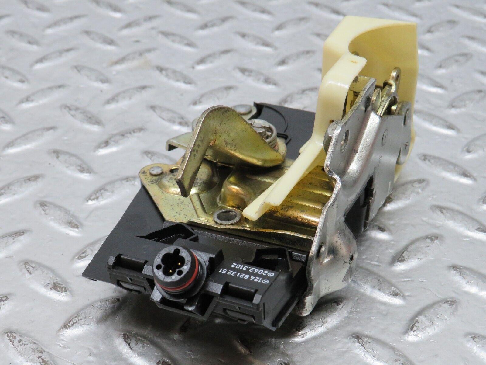 27670 Mercedes-Benz S124 300TE Wagon Rear Right Door Lock Mechanism 1248213251