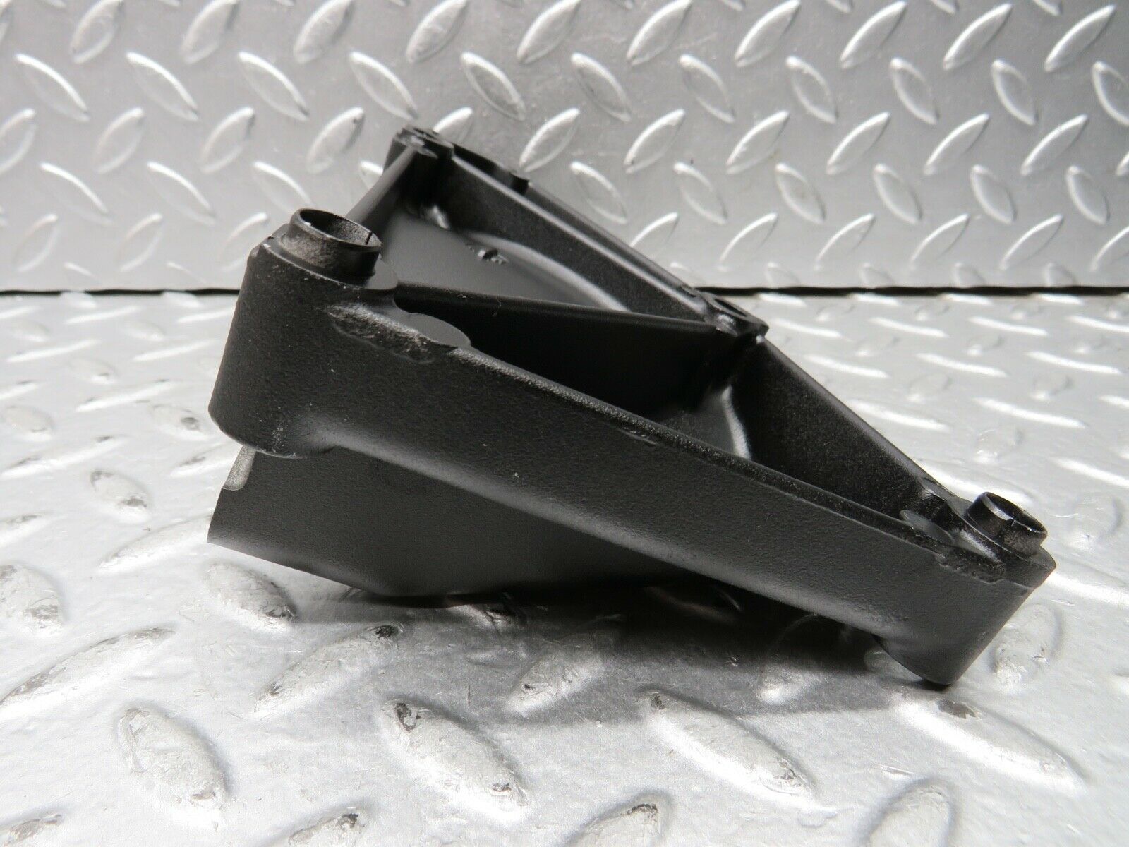 21772 Mercedes-Benz W126 300SE Alternator Generator Bracket 1031550435