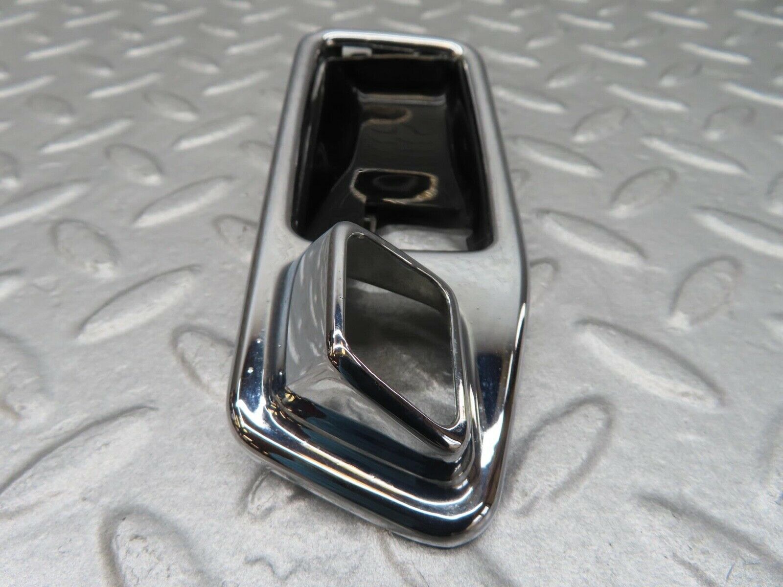 16060 Mercedes-Benz W123 280E Chrome Frame For Door Opener Left 1167660111