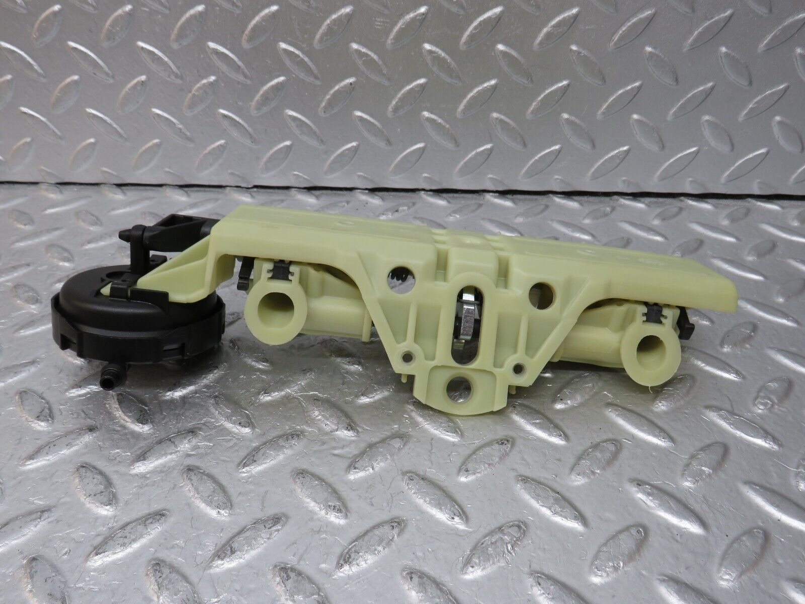 34910 Mercedes-Benz W210 320E Rear Headrest Folding Mechanism 400294B