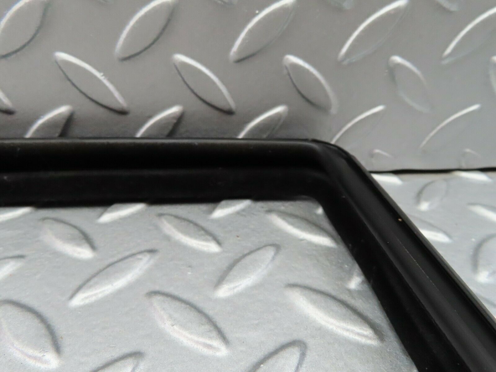 6612 Mercedes-Benz S124 E220 Wagon Window Seal Rubber Rear Right