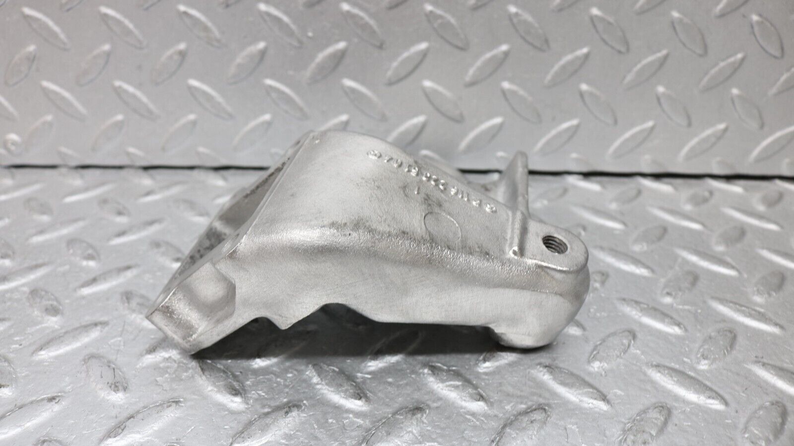 37241 Mercedes-Benz C126 420SEC Coupe Engine Mount Bracket Right 1162235104