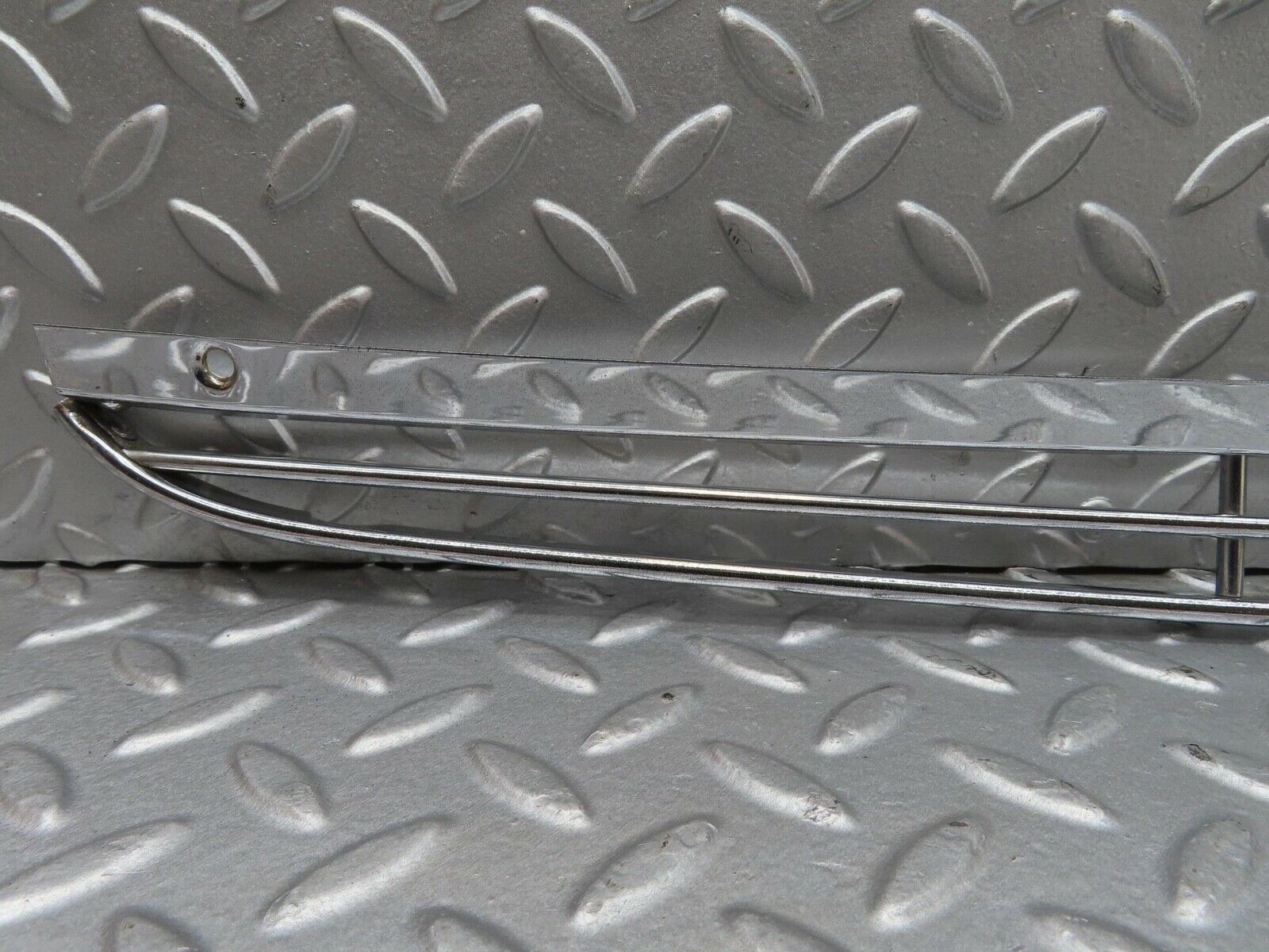 13082 Mercedes-Benz W111 220S Air Intake Chrome Grill