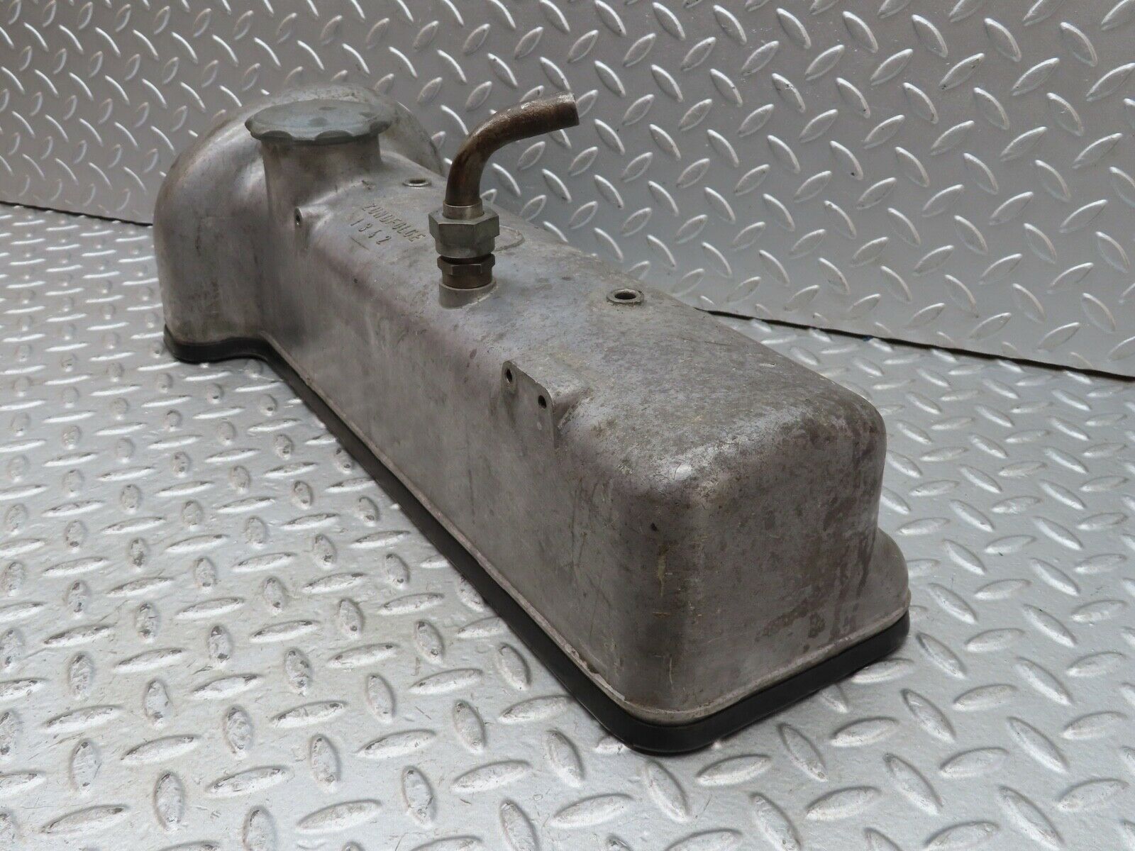 19285 Mercedes-Benz W120 W121 Cylinder Head Valve Cover 1210161405