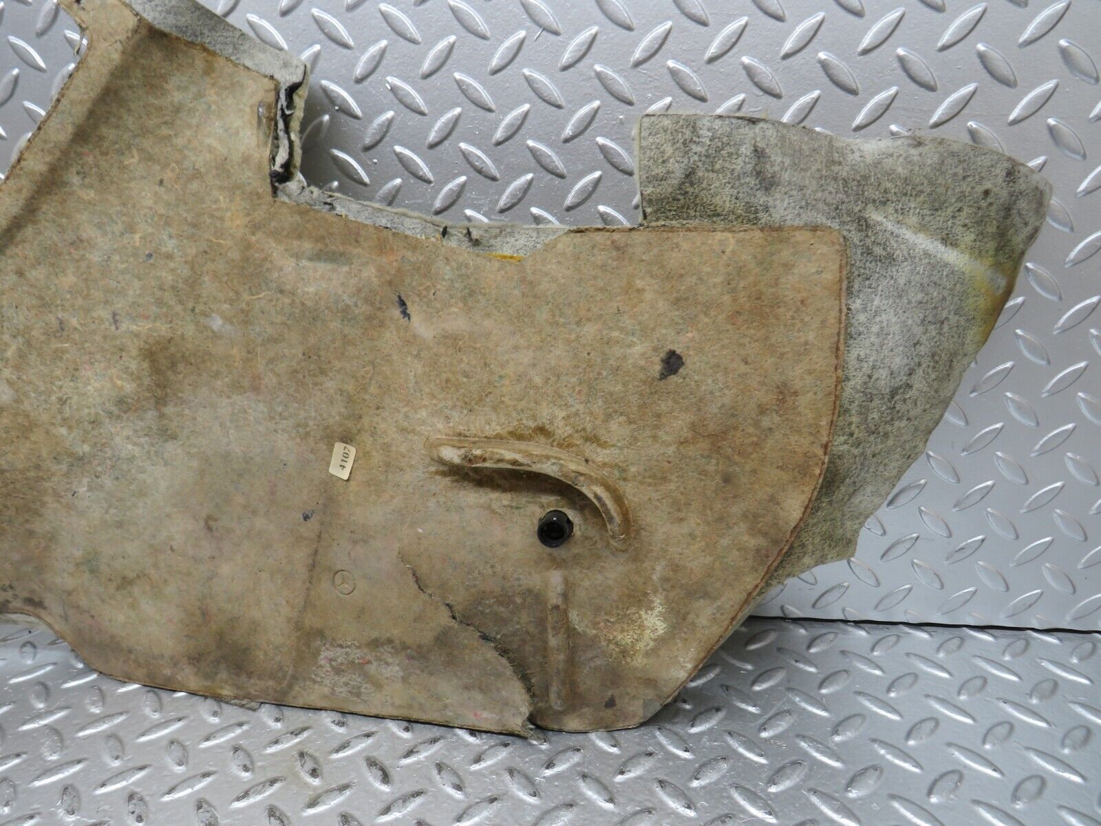 27568 Mercedes-Benz S124 300TE Wagon Centre Console Carpet Beige Left Side