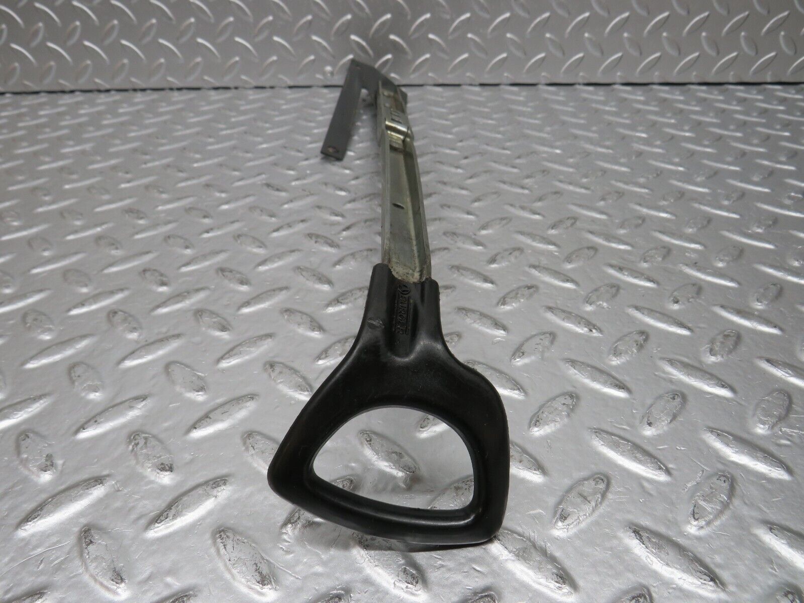 31150 Mercedes-Benz W123 200D Front Right Seat Sliding Adjust Handle