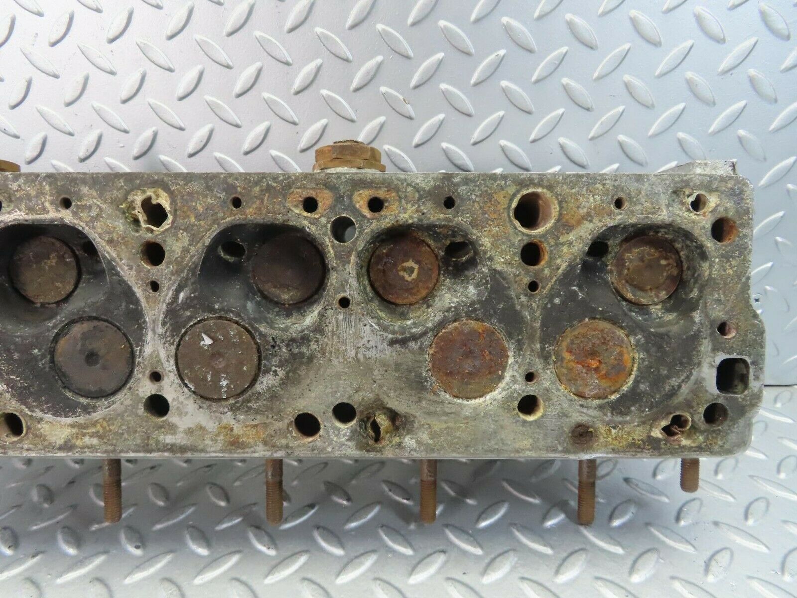 8688 Mercedes-Benz W111 Cylinder Head 1800100421