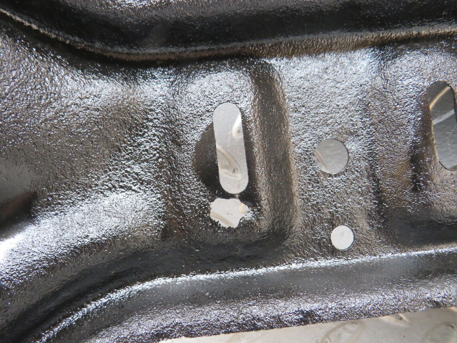 28727 Mercedes-Benz W123 230E Gearbox Mount Bracket