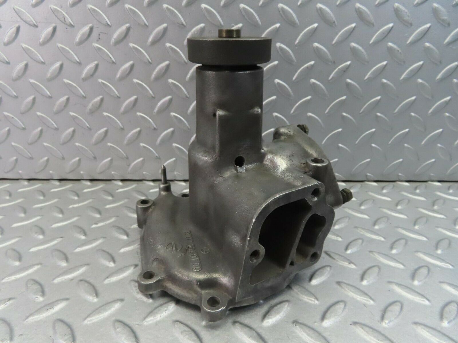 8498 Mercedes-Benz W116 Water Pump 1172010101