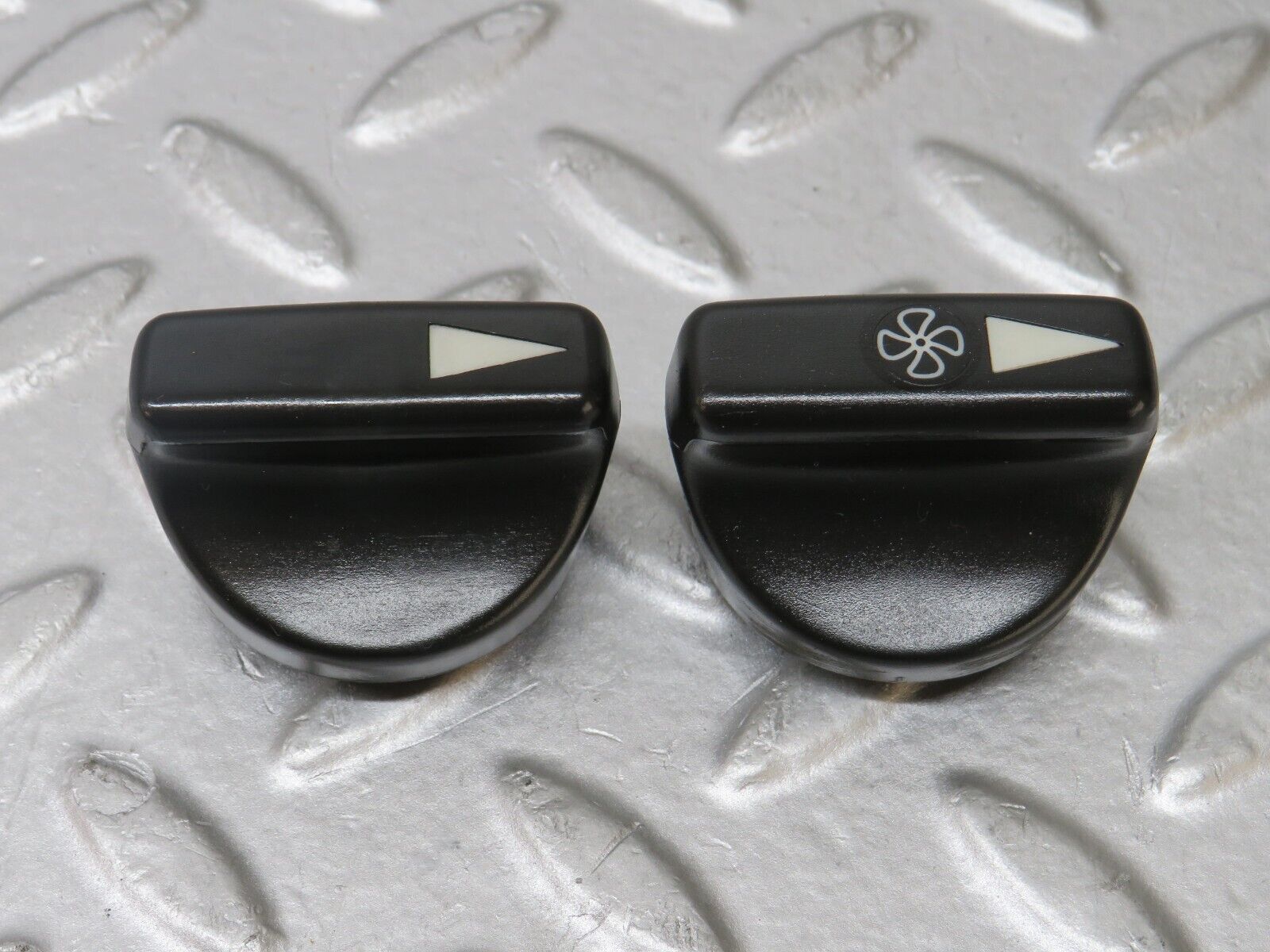 36132 Mercedes-Benz W126 420SE Heater Control Knob Pair