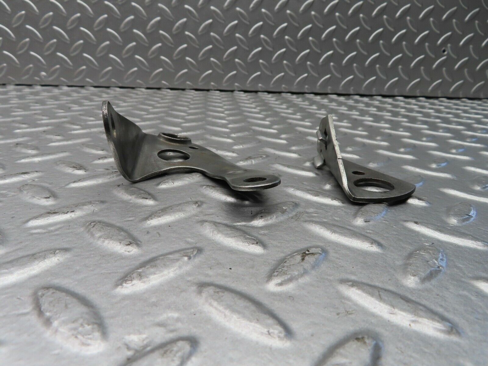 21342 Mercedes-Benz W123 230E Engine Lifting Eyes Hooks