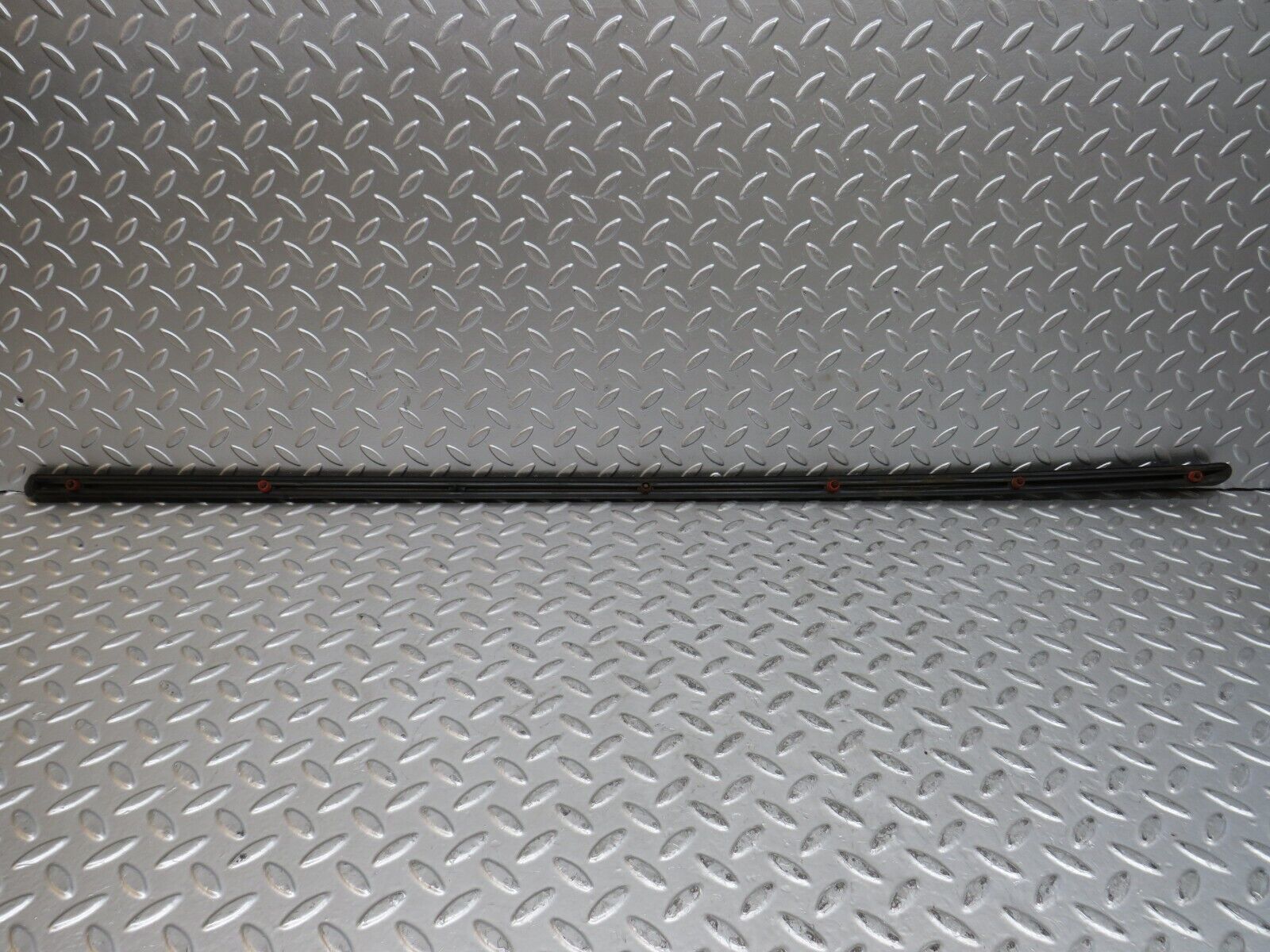 28233 Mercedes-Benz S123 240D Wagon Front Right Fender Wing Centre Moulding Trim