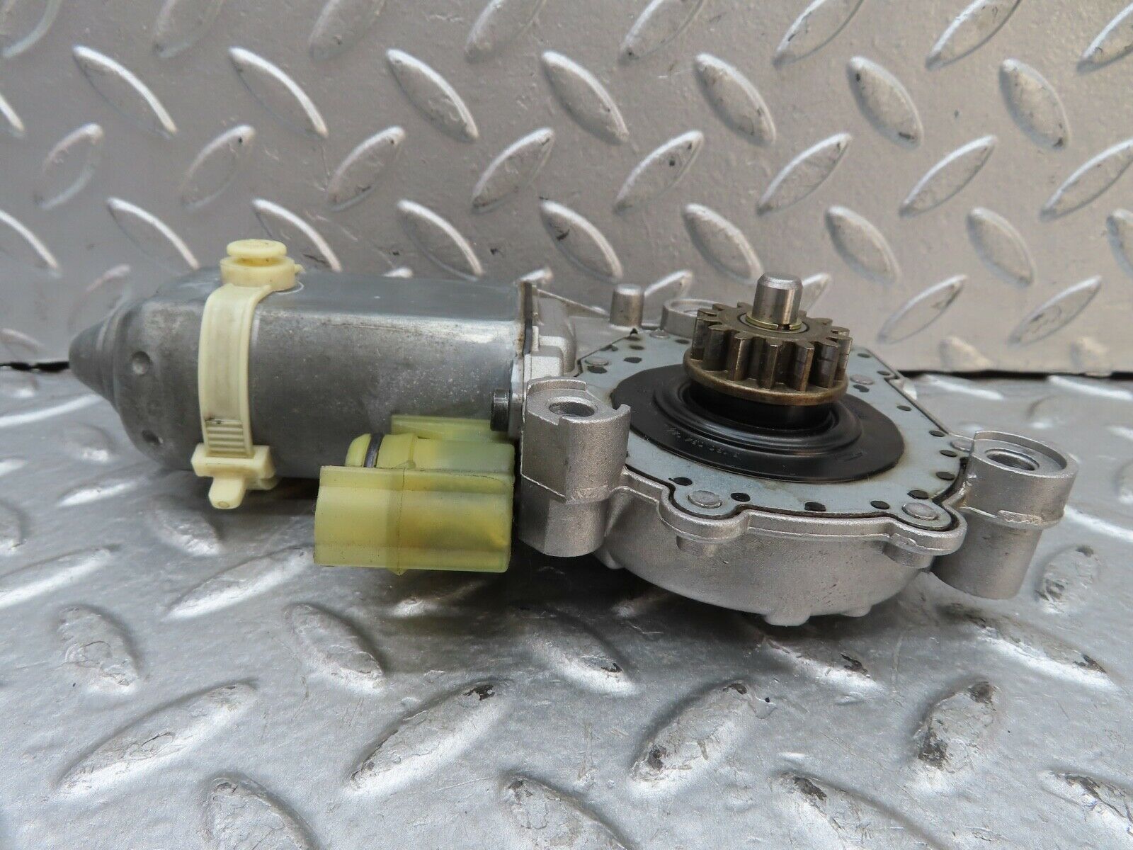 19359 Mercedes-Benz C140 CL420 Coupe Front Right Window Regulator Motor 0048201842