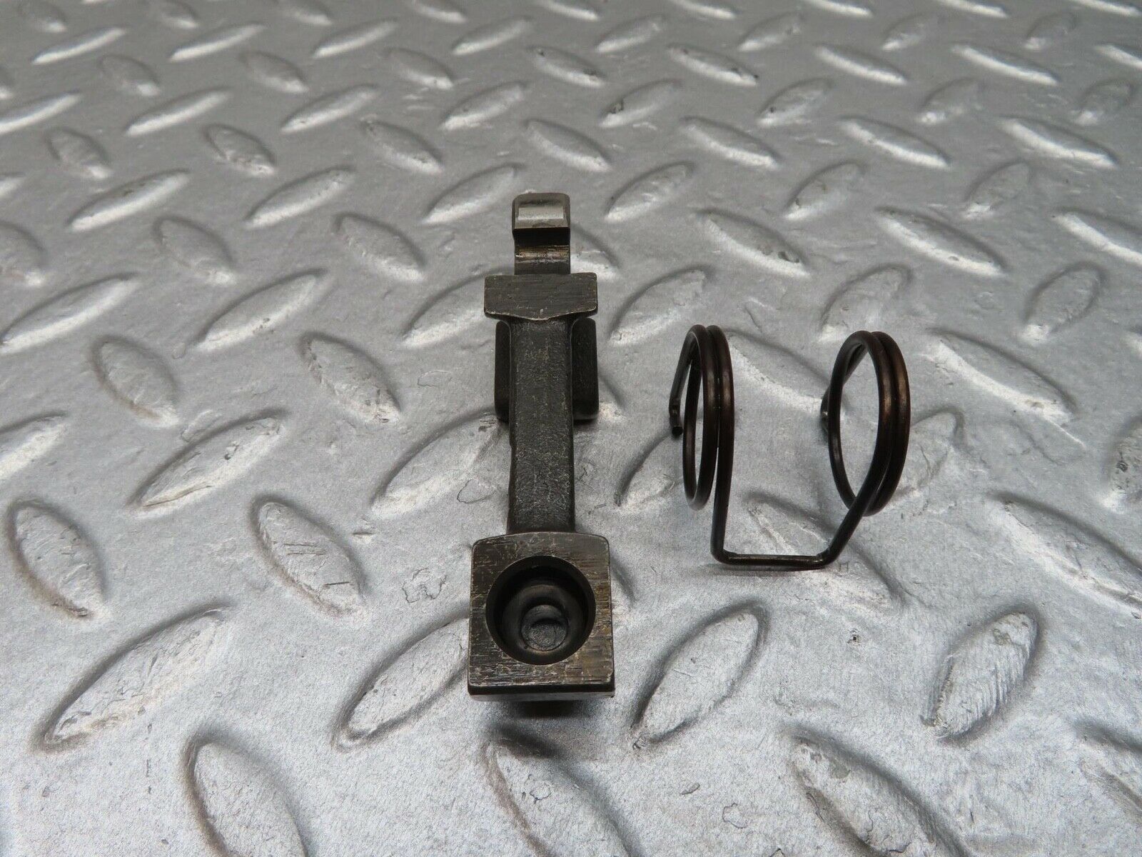 12869 Mercedes-Benz W111 220SE Valve Rocker Arm With Retaining Spring