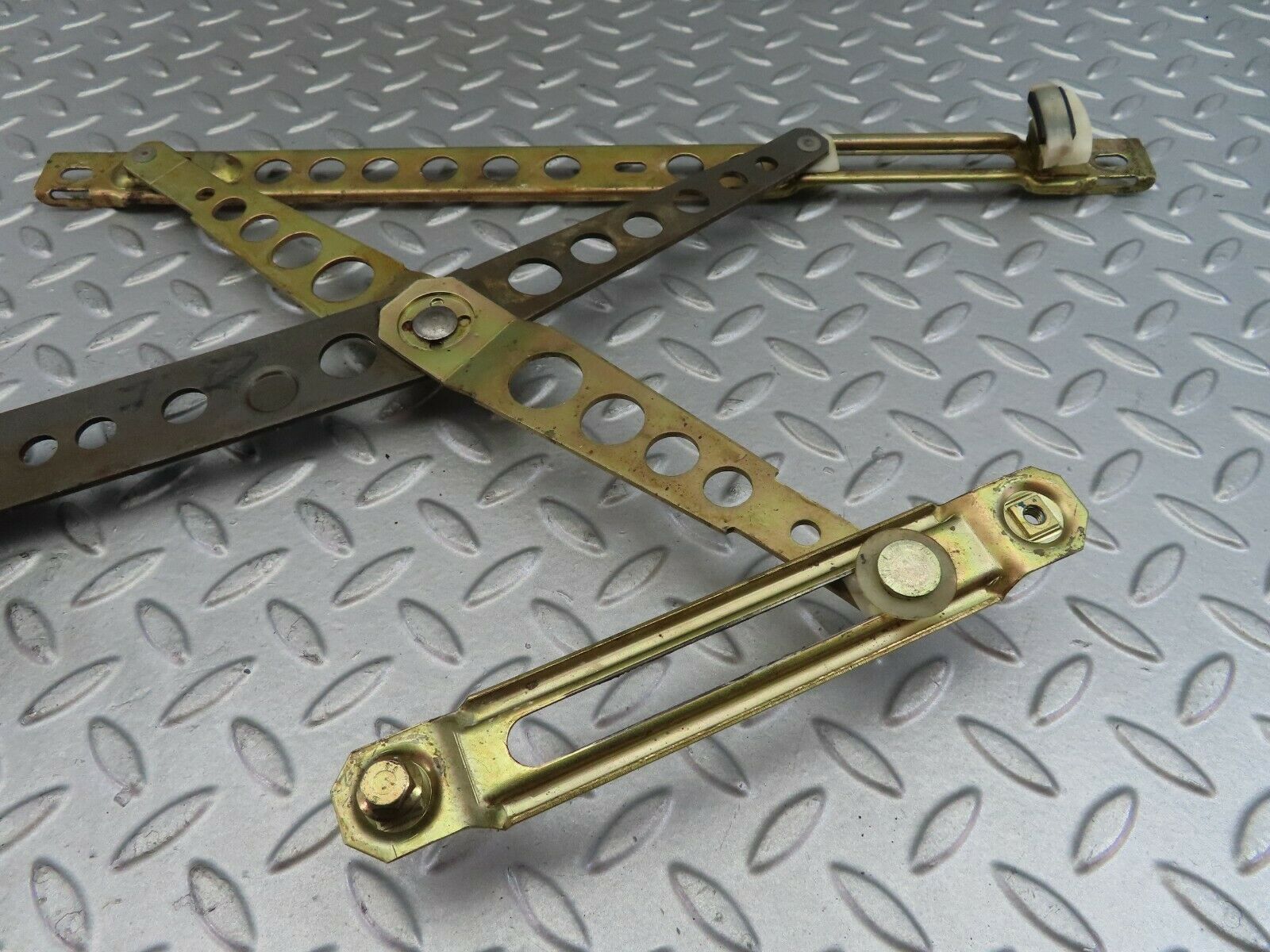 7727 Mercedes-Benz S123 230TE Wagon Front Right Manual Window Regulator