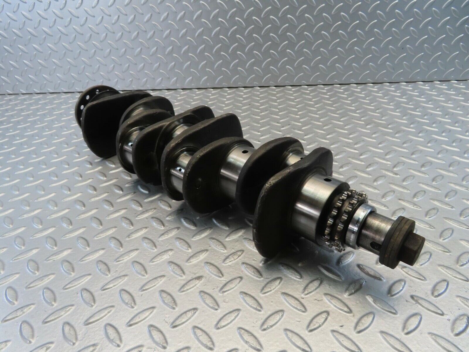 10999 Mercedes-Benz W115 220D Crankshaft OM615