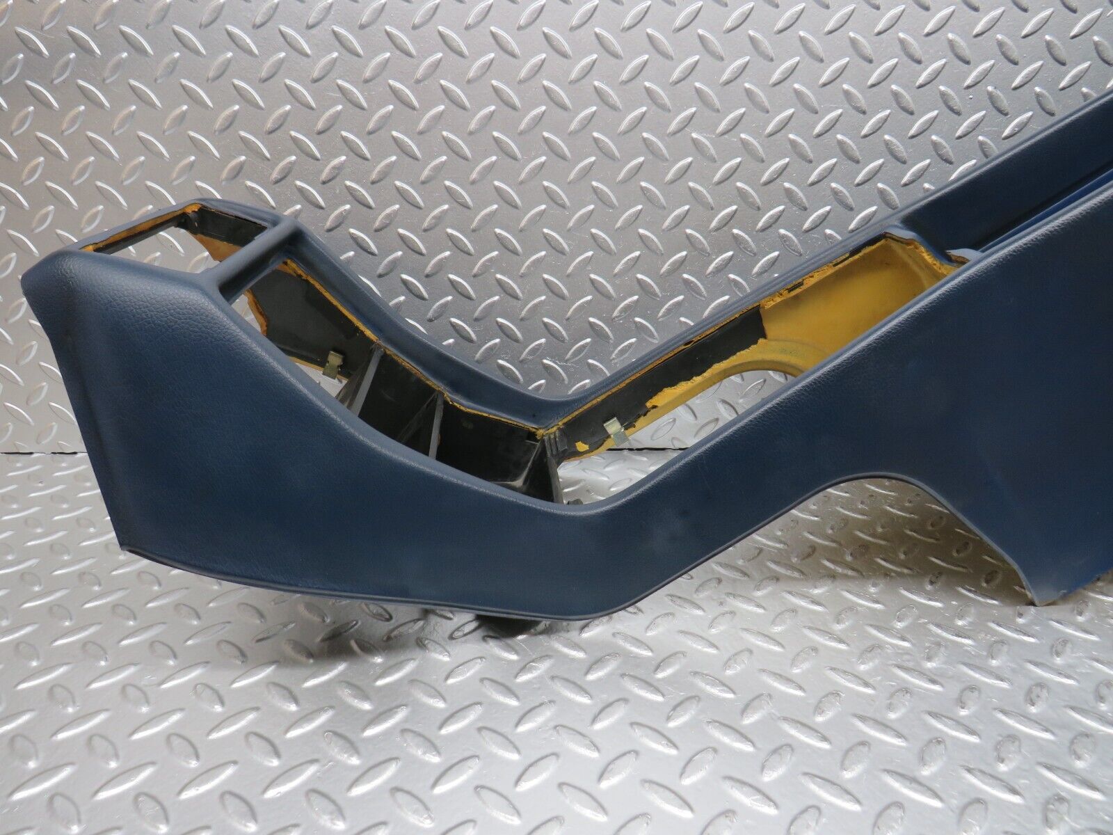 31132 Mercedes-Benz W123 200D Centre Console Blue