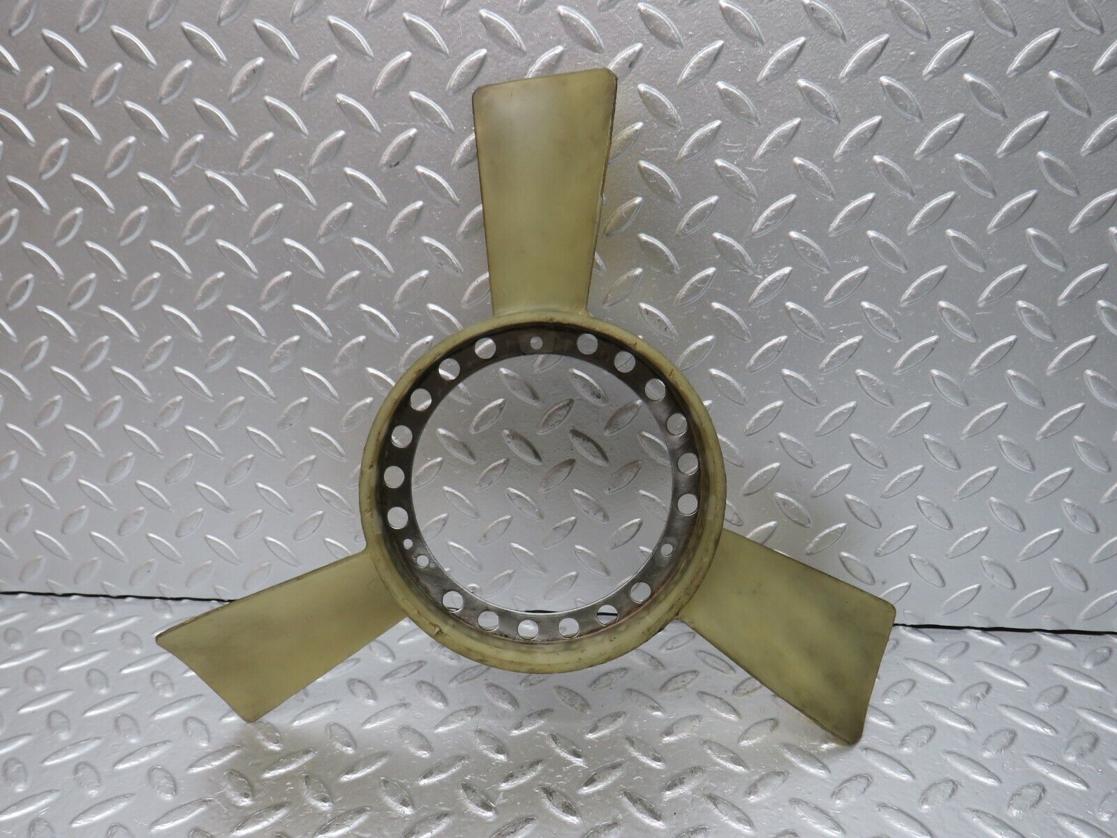 0093 Mercedes-Benz W116 350SE Engine Cooling Fan 6162000723