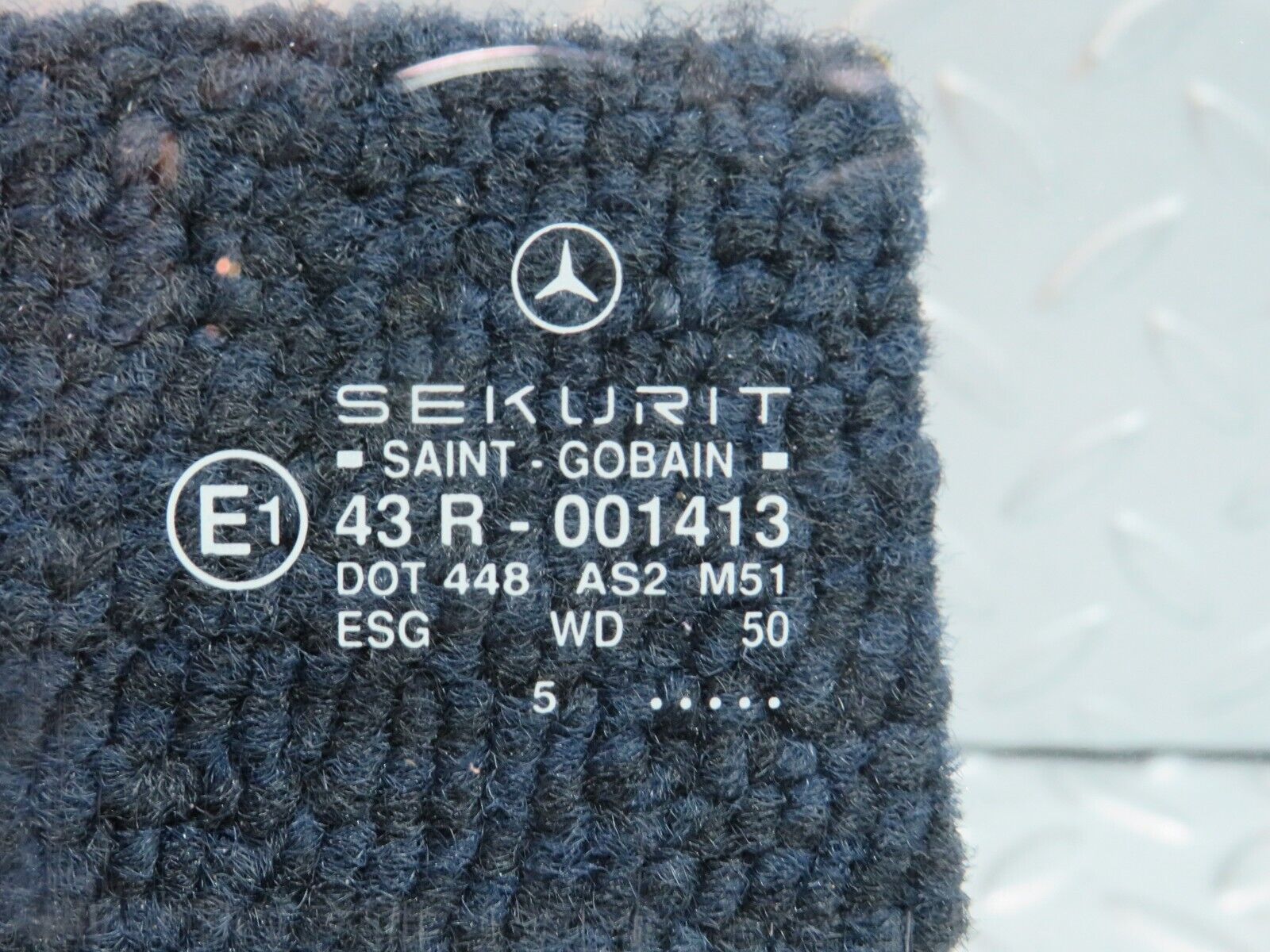 39665 Mercedes-Benz R129 320SL Coupe Left Door Window Glass