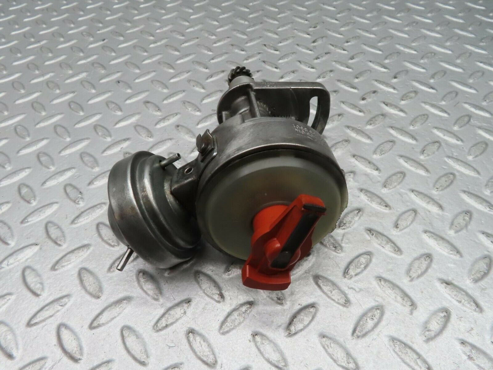 16665 Mercedes-Benz C107 380SLC Ignition Distributor Bosch 0237405014