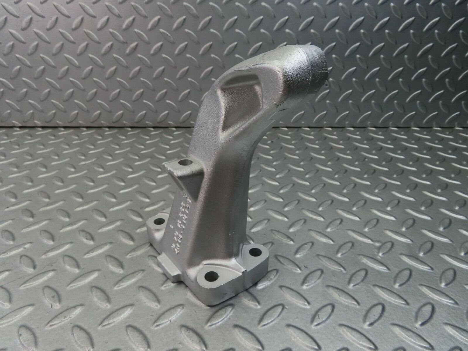 8326 Mercedes-Benz W123 Engine Mount Bracket Right Side 6152231404