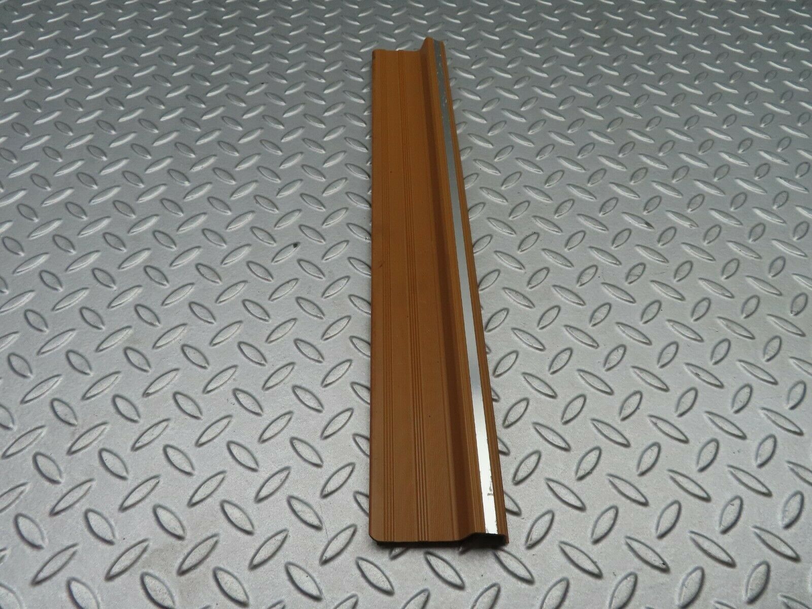 5663 Mercedes-Benz W123 200 Rear Left Door Sill