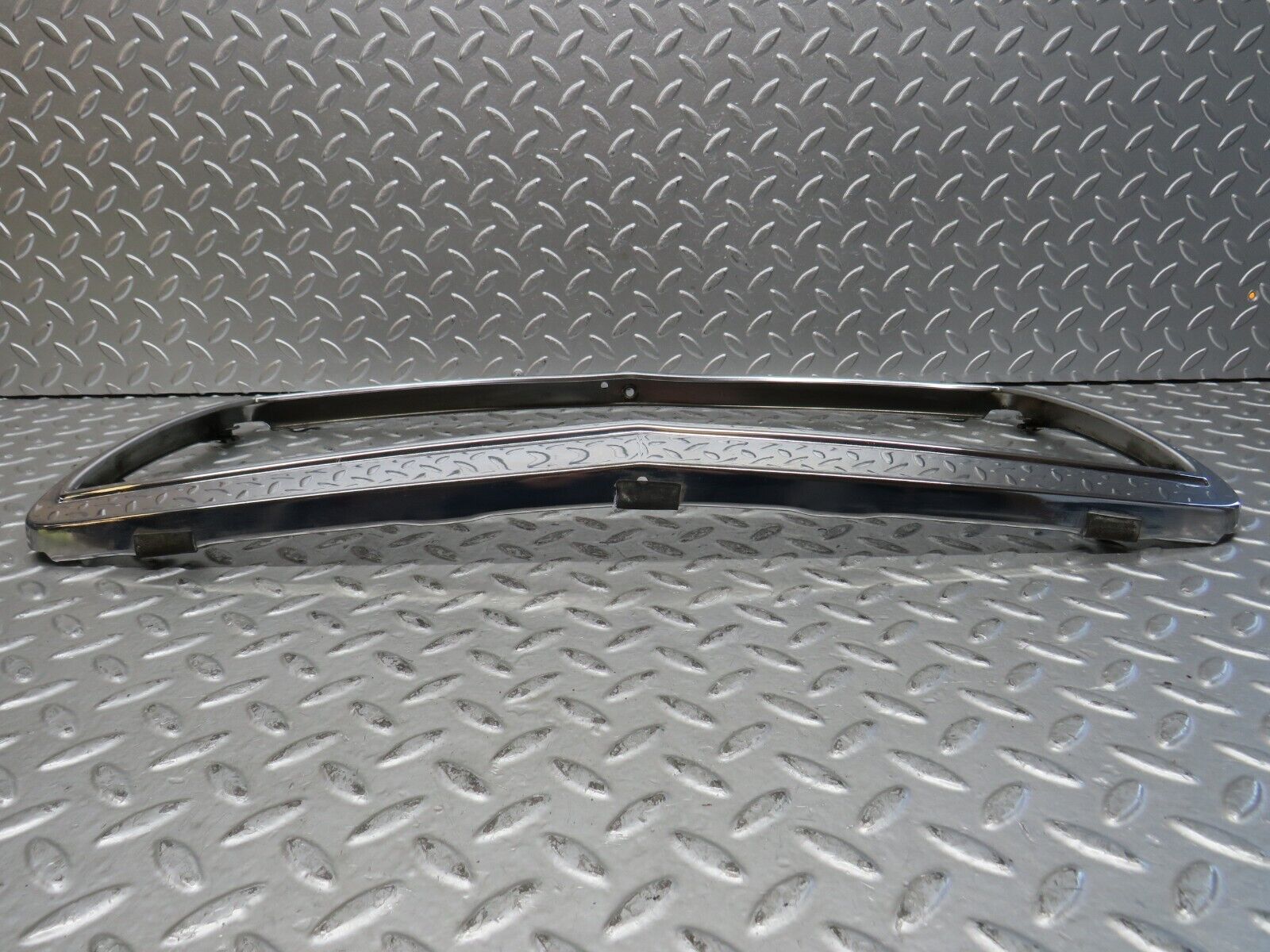 28935 Mercedes-Benz C124 320CE Bonnet Grill Chrome Frame