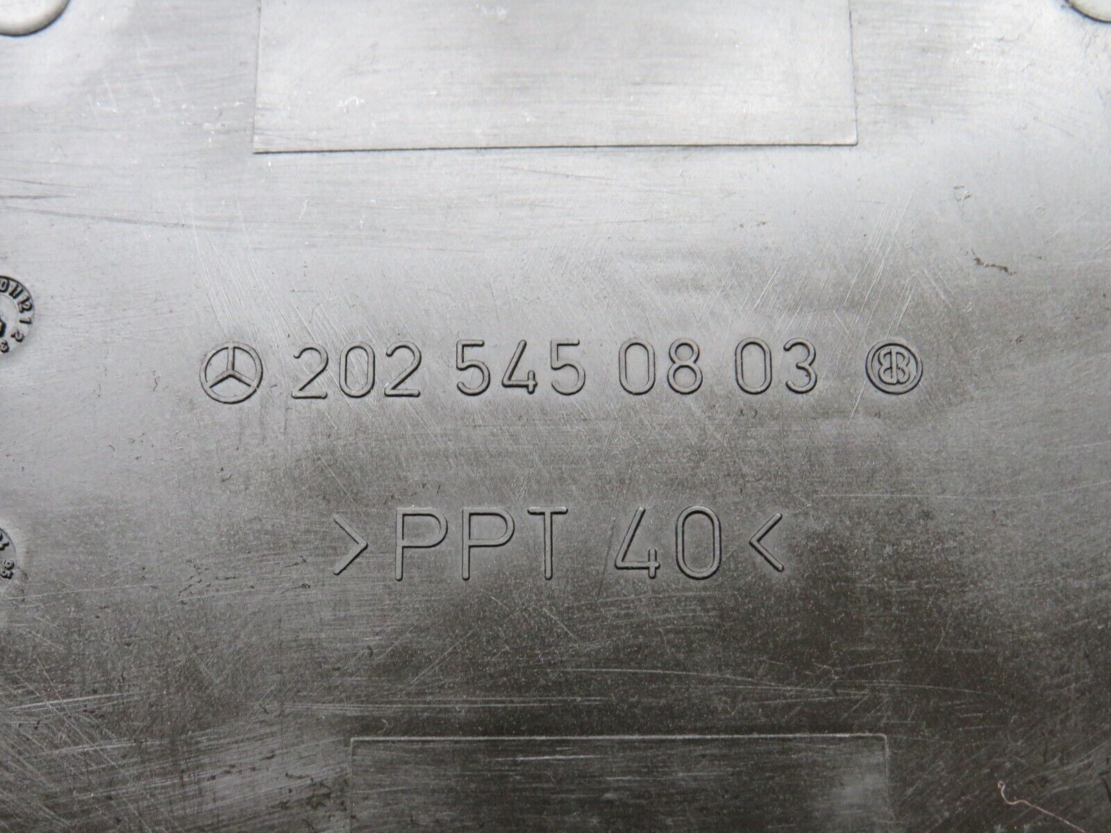 33334 Mercedes-Benz W202 C180 Fuse Box Cover Lid 2025450803 2025451700