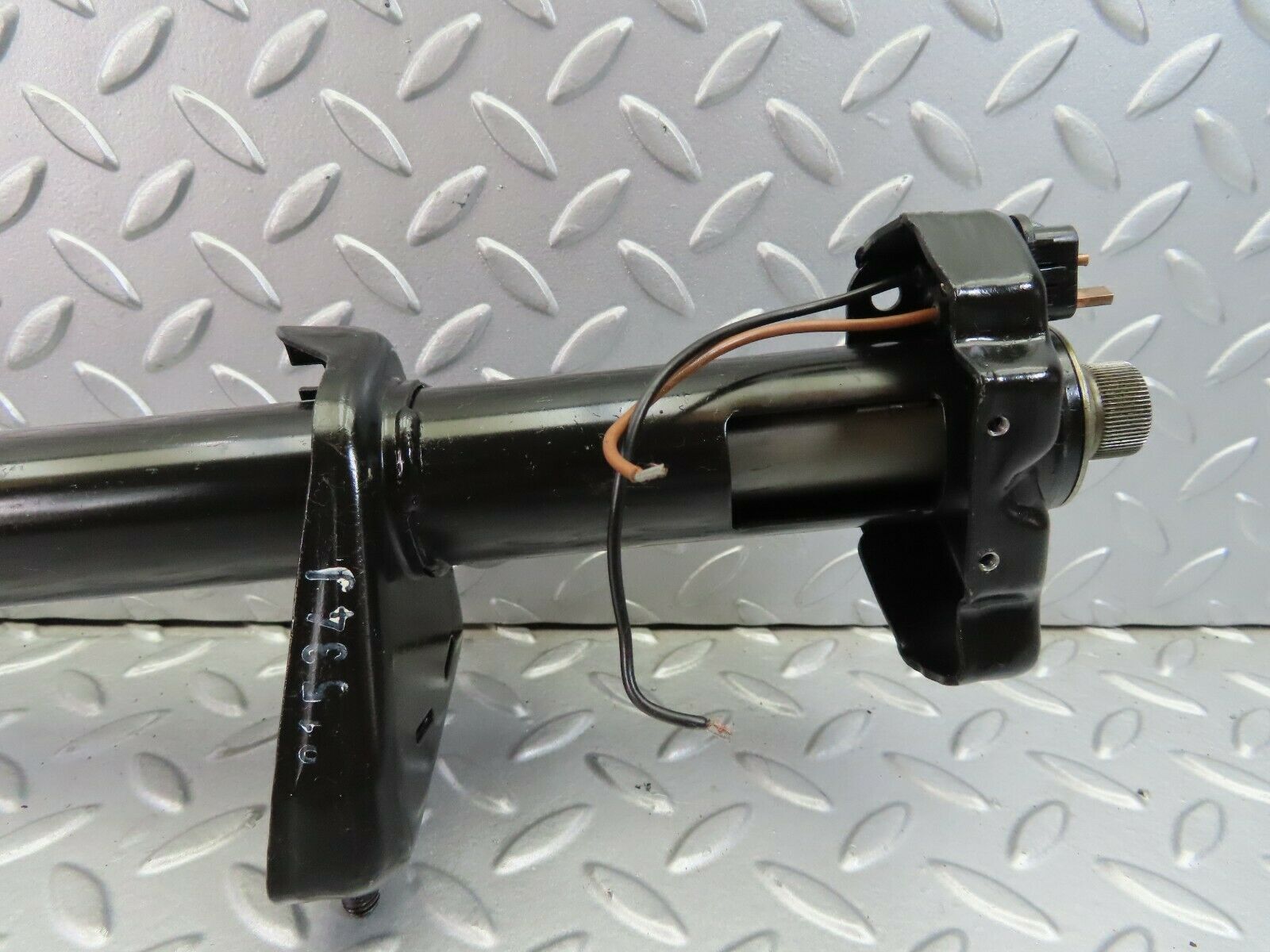 7743 Mercedes-Benz S123 230TE Wagon Steering Column