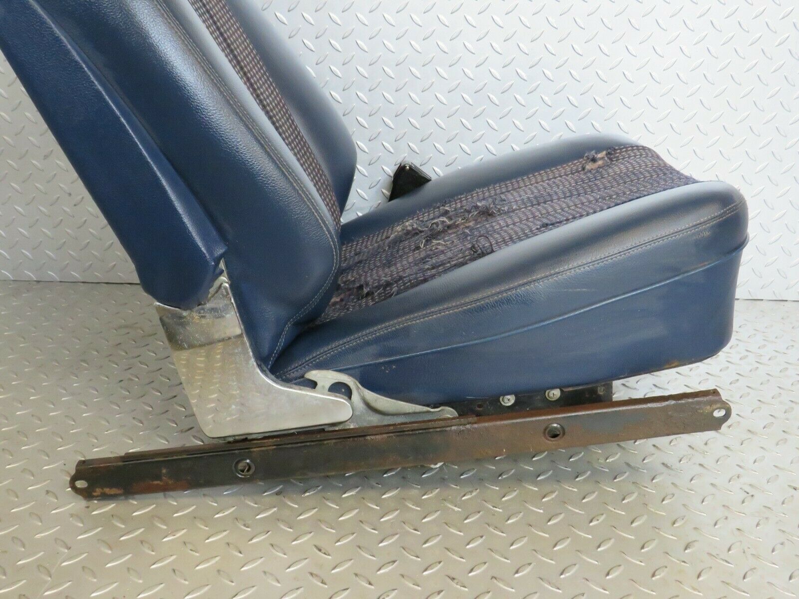 23760 Mercedes-Benz C107 450SLC Coupe Front Right Seat Blue Half Leather