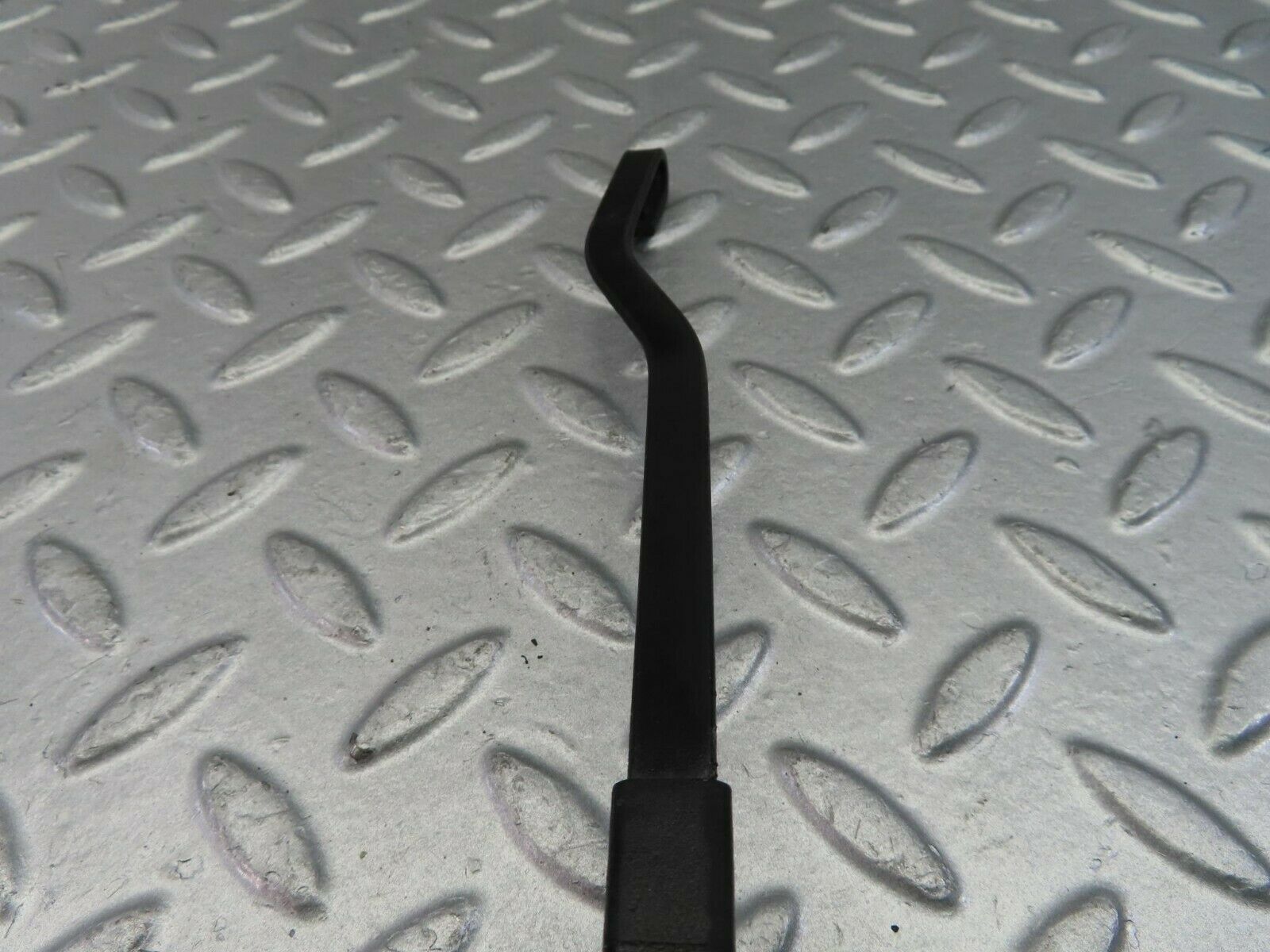 10001 Mercedes-Benz C123 230CE Coupe Wiper Arm Bosch Left 3399990553