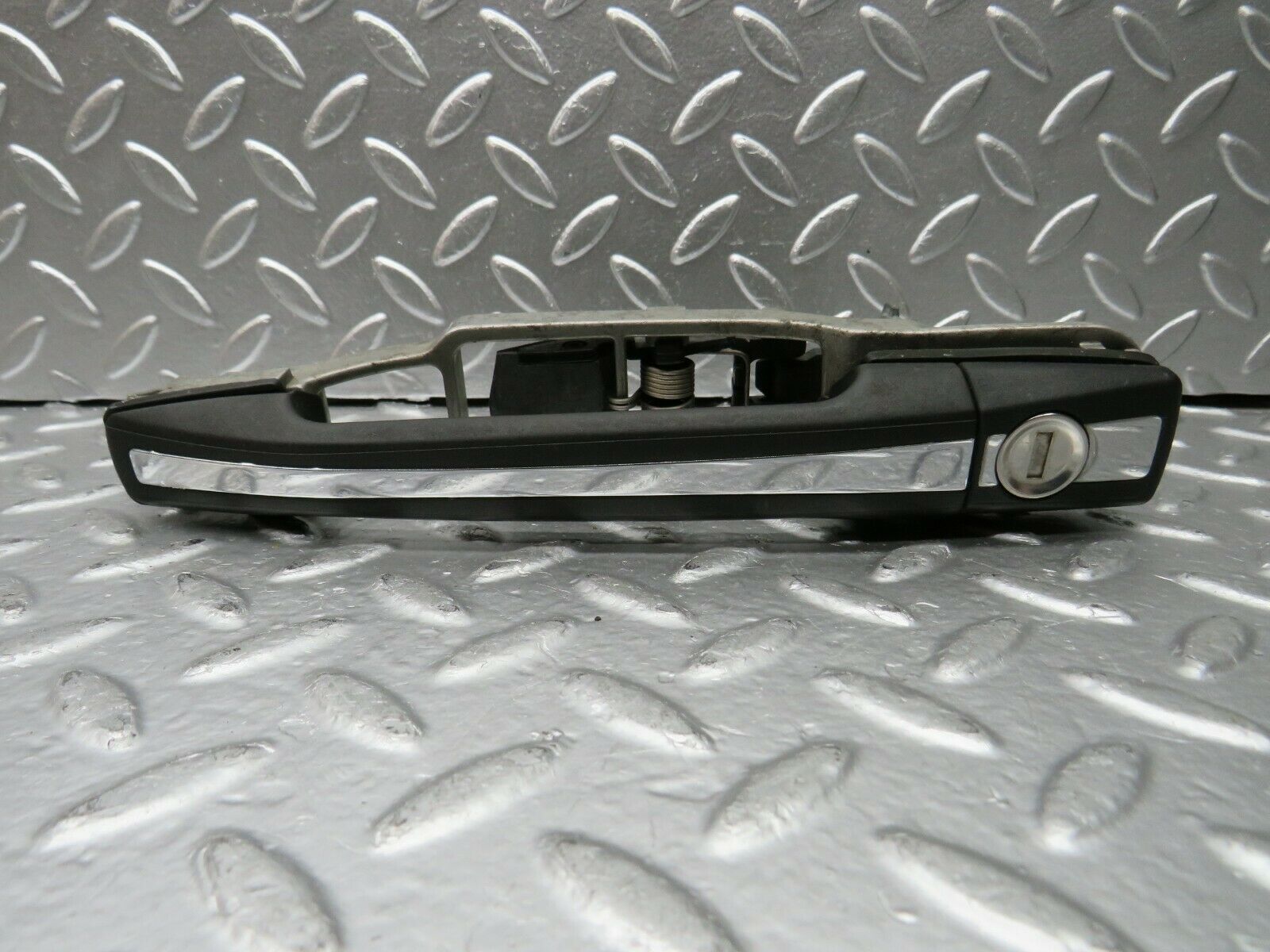 22813 Mercedes-Benz W124 230E Front Left Exterior Door Handle No Key